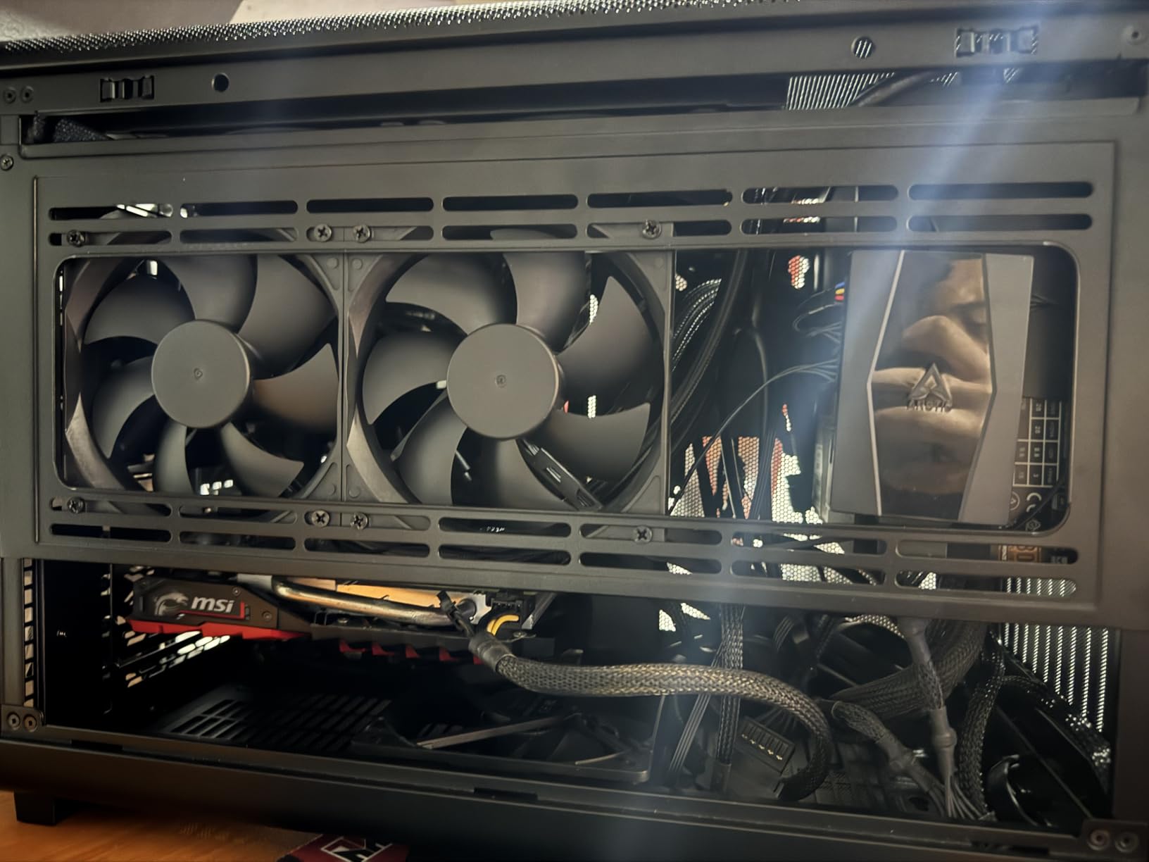 ARCTIC Case Fan Hub - 10-fold PWM Fan Distributor with SATA Power - Black customer photo 2