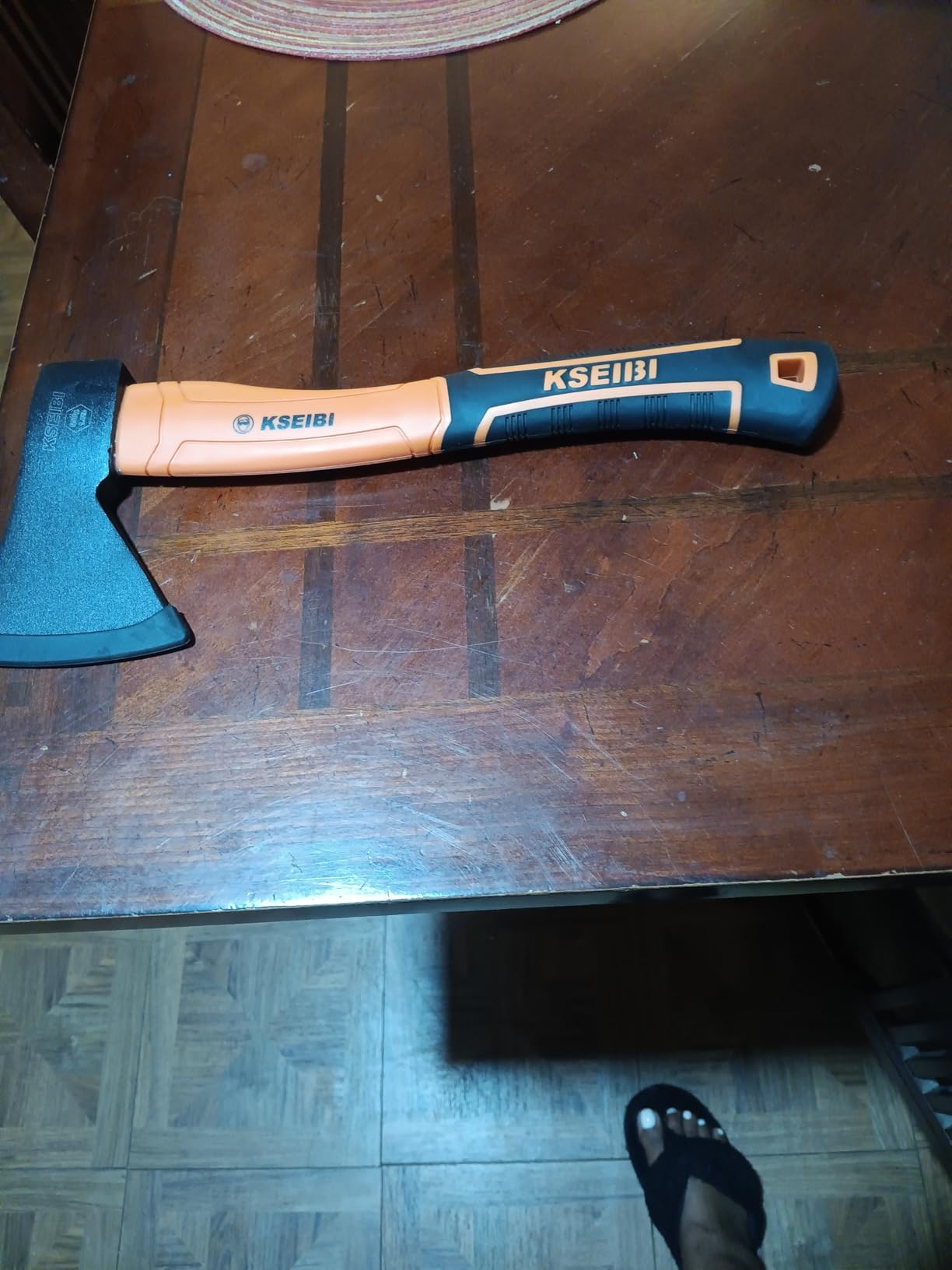 KSEIBI Wood Axe, Small Outdoor Camp Hatchet for Splitting and Kindling Wood, Forged Steel Blade with Anti-Slip and Shock Reduction Handle Great Throwing Axes and Hatchets (Modern) customer photo 2