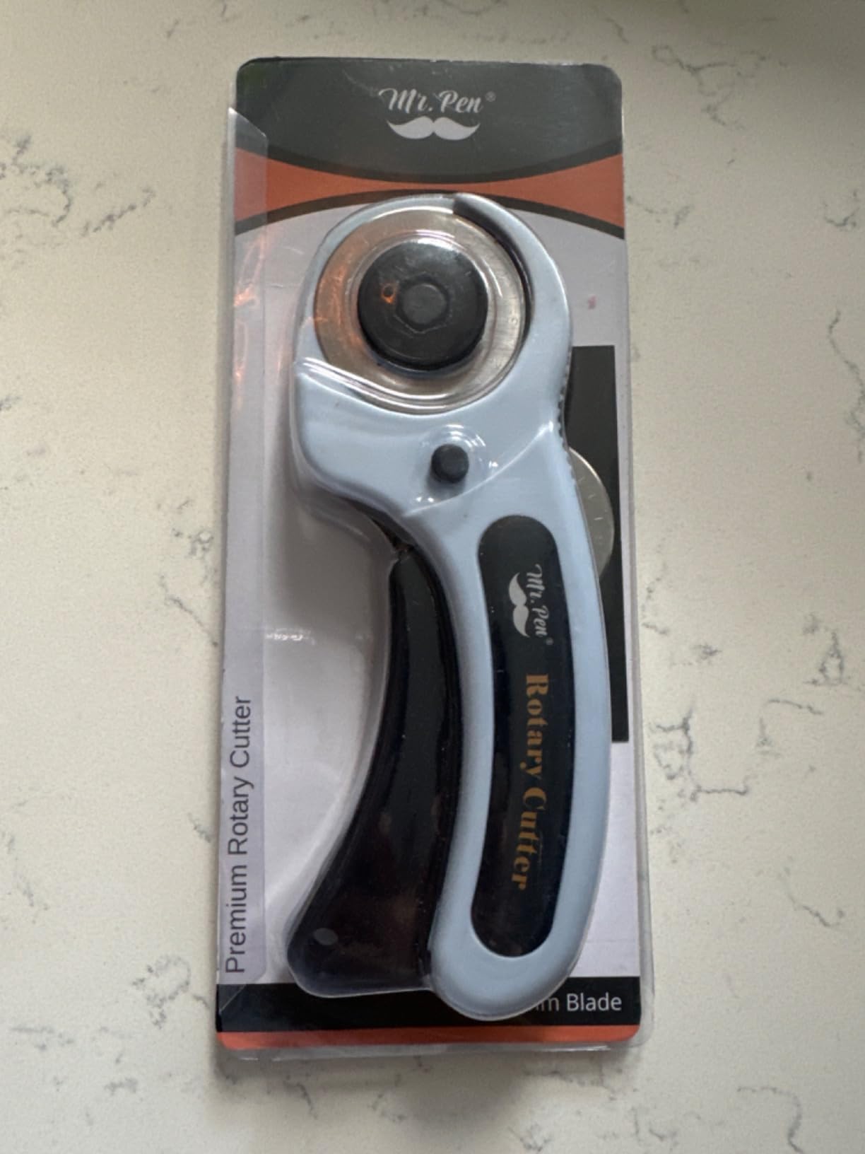 Mr. Pen- 45mm Rotary Cutter with 1 Extra Blade, Ergonomic Handle customer photo 1