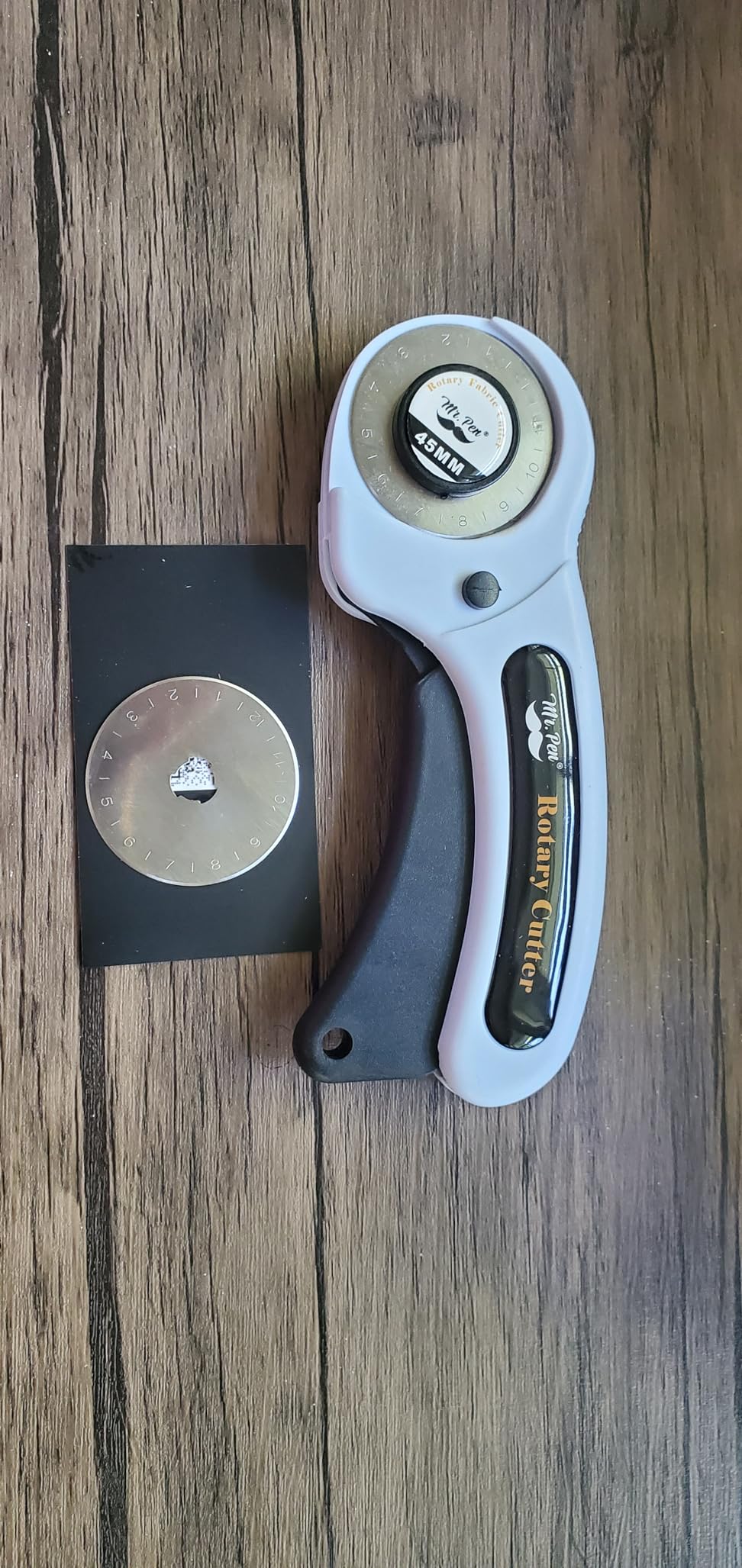 Mr. Pen- 45mm Rotary Cutter with 1 Extra Blade, Ergonomic Handle customer photo 2