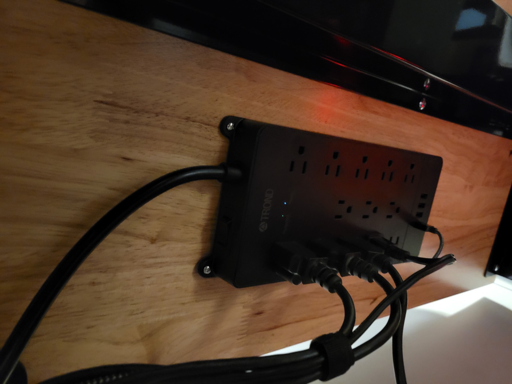 TROND Surge Protector Power Strip 5ft Cord, 4000J, 4 USB, ETL Listed, Black customer photo 1