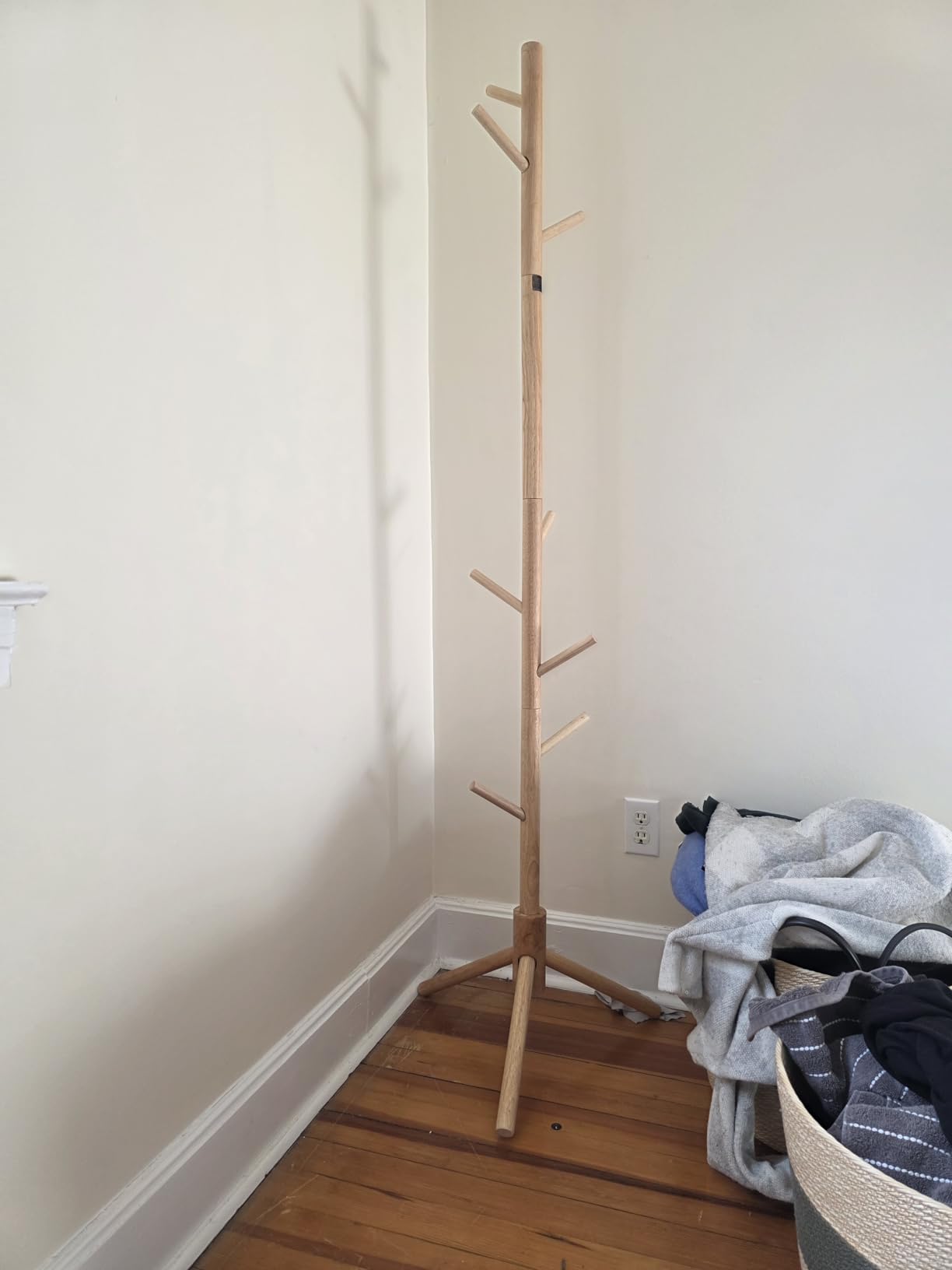 Pipishell Solid Wooden Coat Rack Freestanding with 8 Hooks, Brown customer photo 2