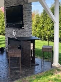 Tangkula Patio Bar Set, 3 Piece Outdoor Rattan Wicker Bar Set with 2 Cushions Stools & Glass Top Table, Outdoor Furniture Set for Patios Backyards Porches Gardens Poolside (Red) customer photo 1