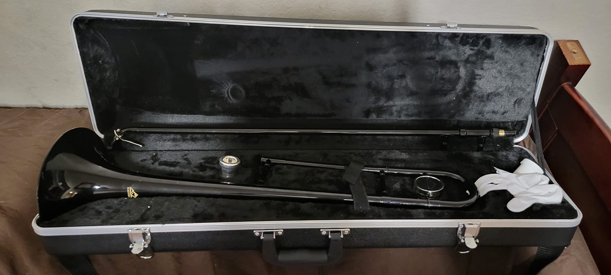EASTROCK Bb Tenor Slide Trombone, B Flat Brass Plated Trombone Instrument for Beginners Students with Hard Case, with Mouthpiece, White Gloves (12.5mm/200 mm), Blue customer photo 2