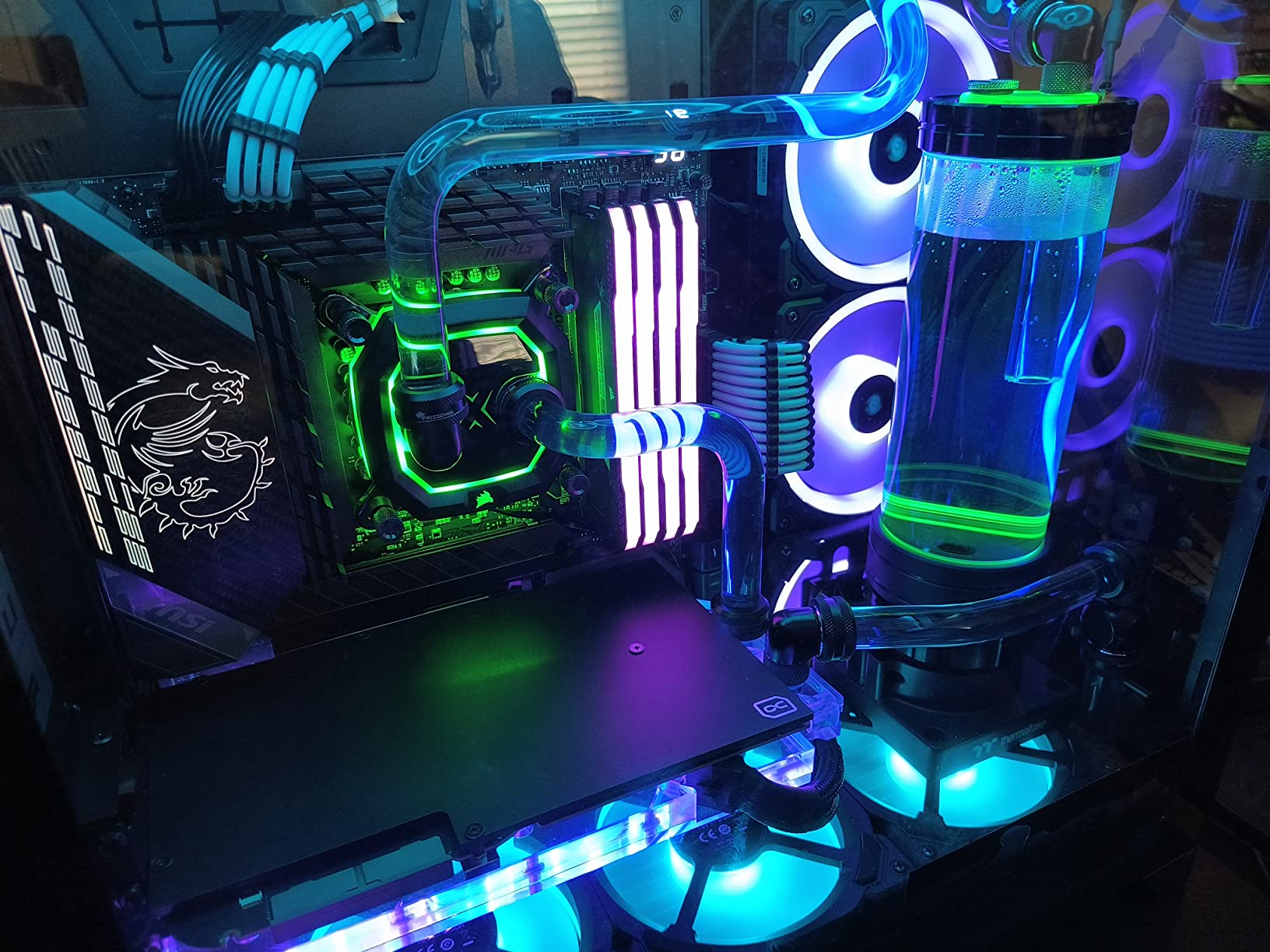 Thermaltake Pacific PR32-D5 Plus 16.8 Million RBG Color Software Enabled (TT RGB Plus/Alexa/Razer Chroma) 5-Speed D5 Pump/Reservoir Combo CL-W280-PL00SW-A customer photo 2