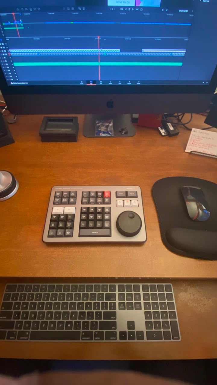 Blackmagic Design Davinci Resolve Speed Editor, Bluetooth & USB-C Editing Keyboard Bundle with Davinci Resolve Studio Activation Card customer photo 2