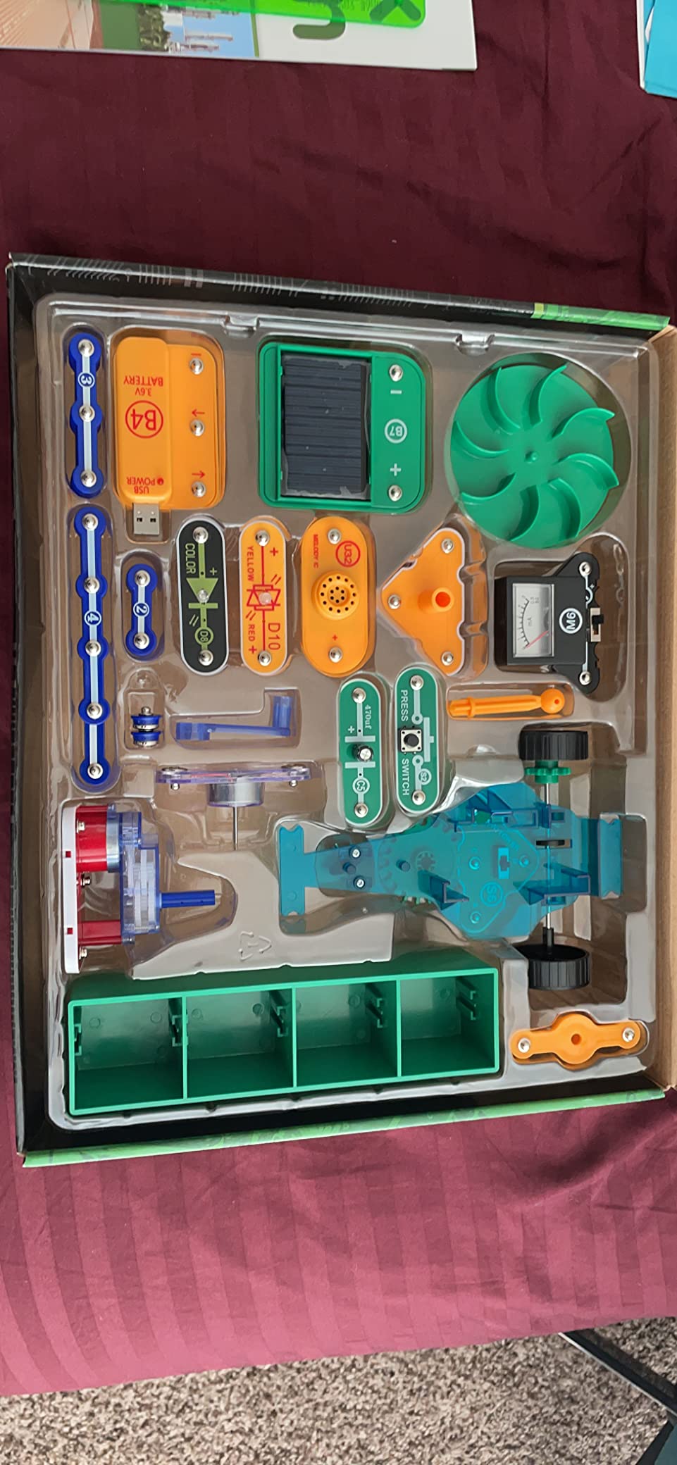 SNAP CIRCUITS Green Energy STEM Electronics Kit, 125+ Projects, Ages 8+ customer photo 2