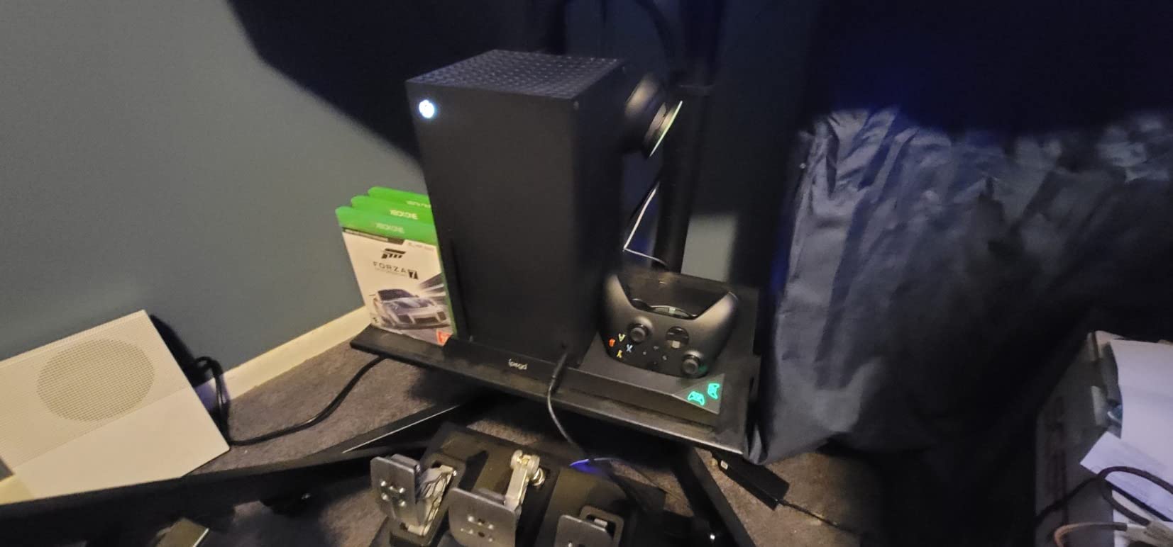 YUANHOT Vertical Xbox Series X Cooling Stand, Fan & 2-Battery Charger Dock customer photo 1