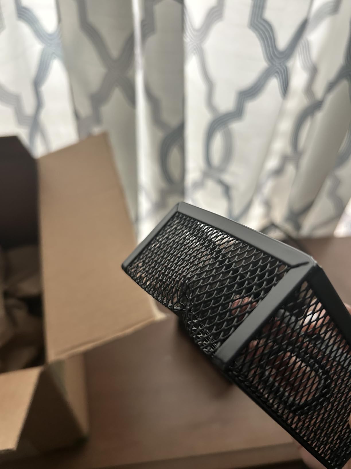Amazon Basics Mesh Pen Holder and Desktop Desk Organizer, Office Caddy Storage for Writing Utensils, 9.1 x 5.9 x 5.5 inches, Black customer photo 1