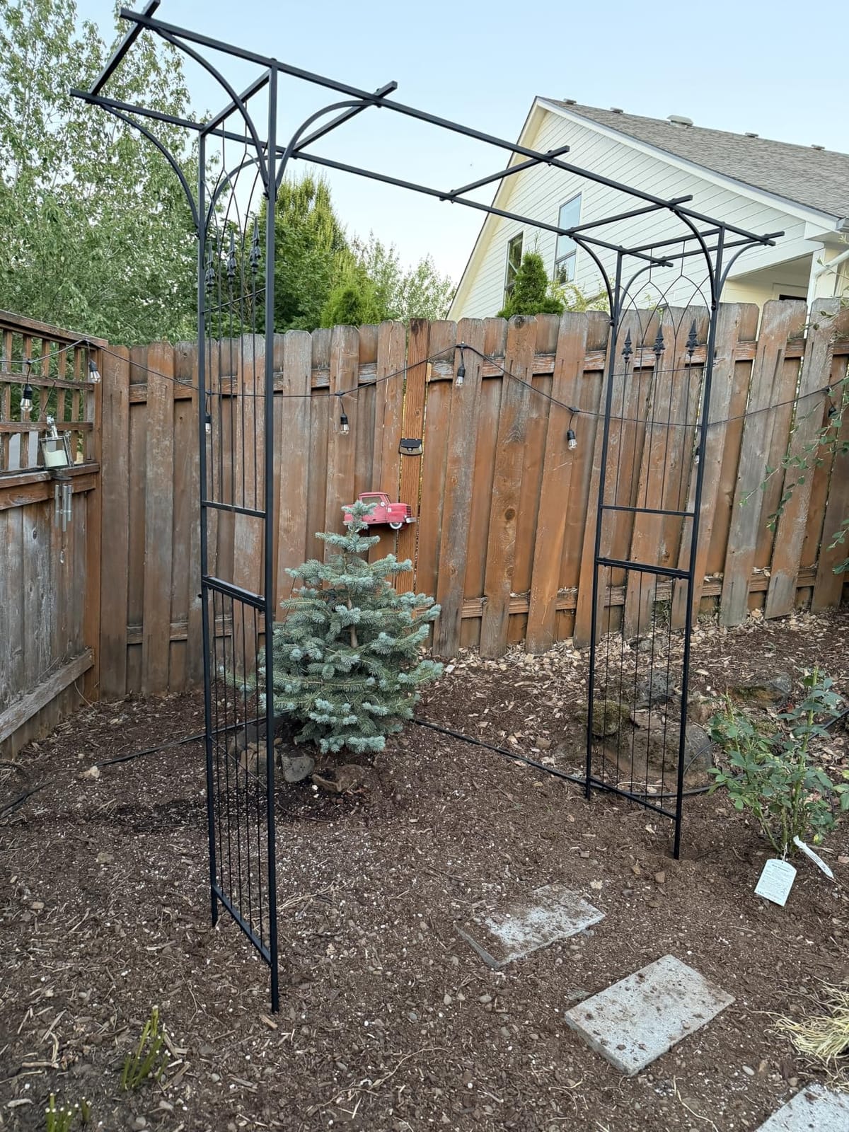 VINGLI Garden Arbor, Arch Archway for Wedding Ceremony Party, Steel Garden Trellis for Plant Climbing, Christmas Decorations Pergola for Backyard, Lawn, for Hallowmas (Black) customer photo 1