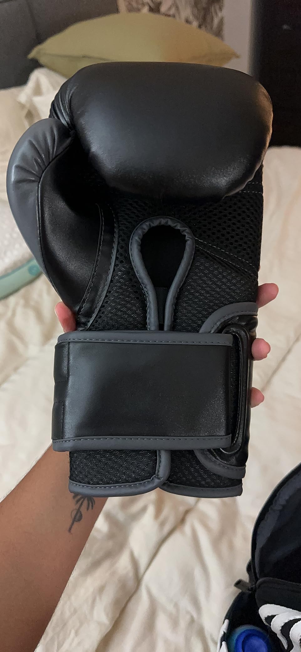 Everlast Powerlock 2 Hook & Loop Boxing Gloves | Fight Training Gloves | Hook and Loop with Durable Hand & Wrist Support | Heavy Bag & Fitness Training customer photo 1