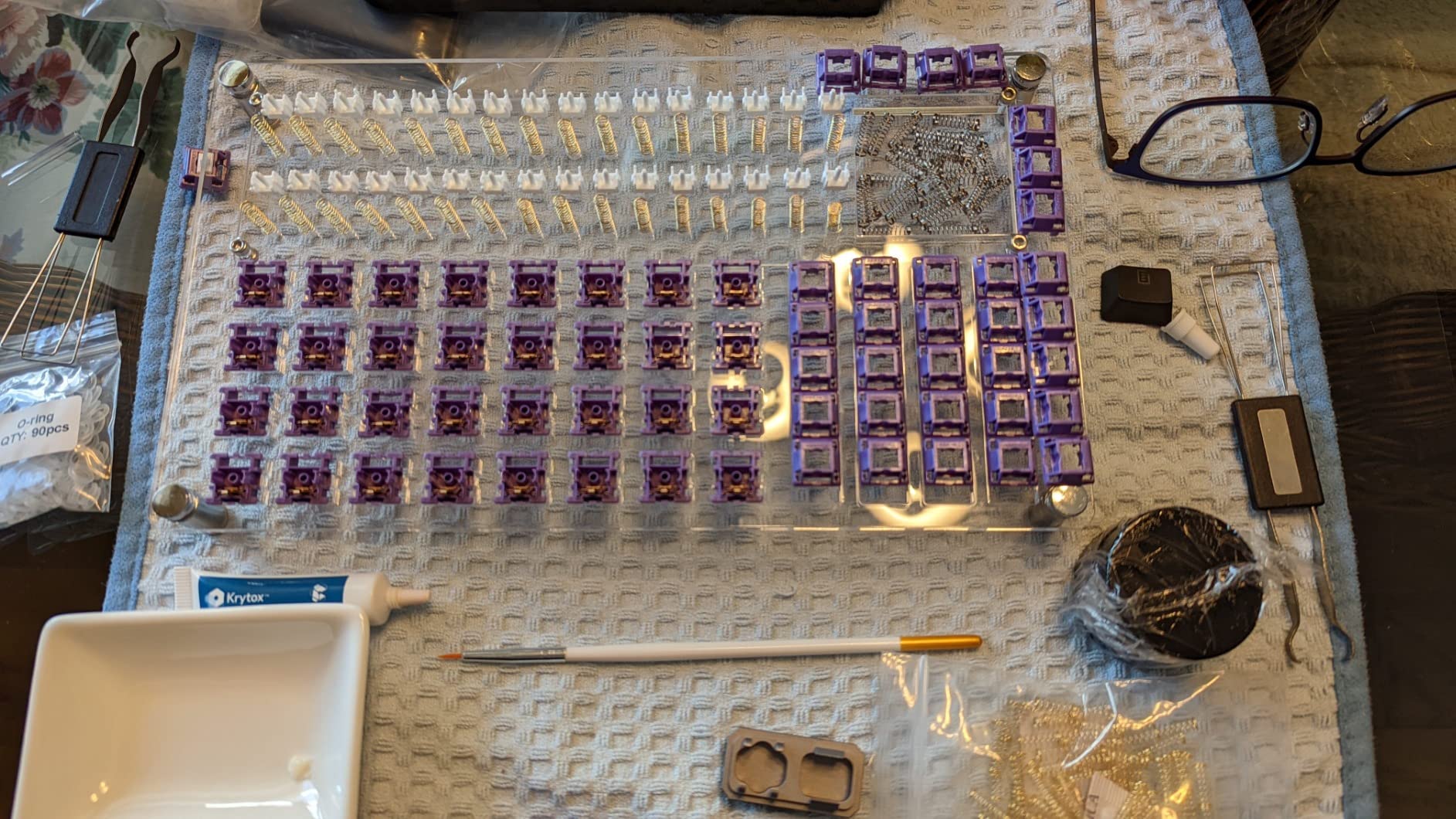 YIMAGUJRX 32 Switches Acrylic Lube Station,Keyboard Lube Kit,Switch Opener,Switch Lube,Switch Puller,Keycap Puller,Switch Lube Tool for Custom Mechanical Keyboard (12Pcs) customer photo 1