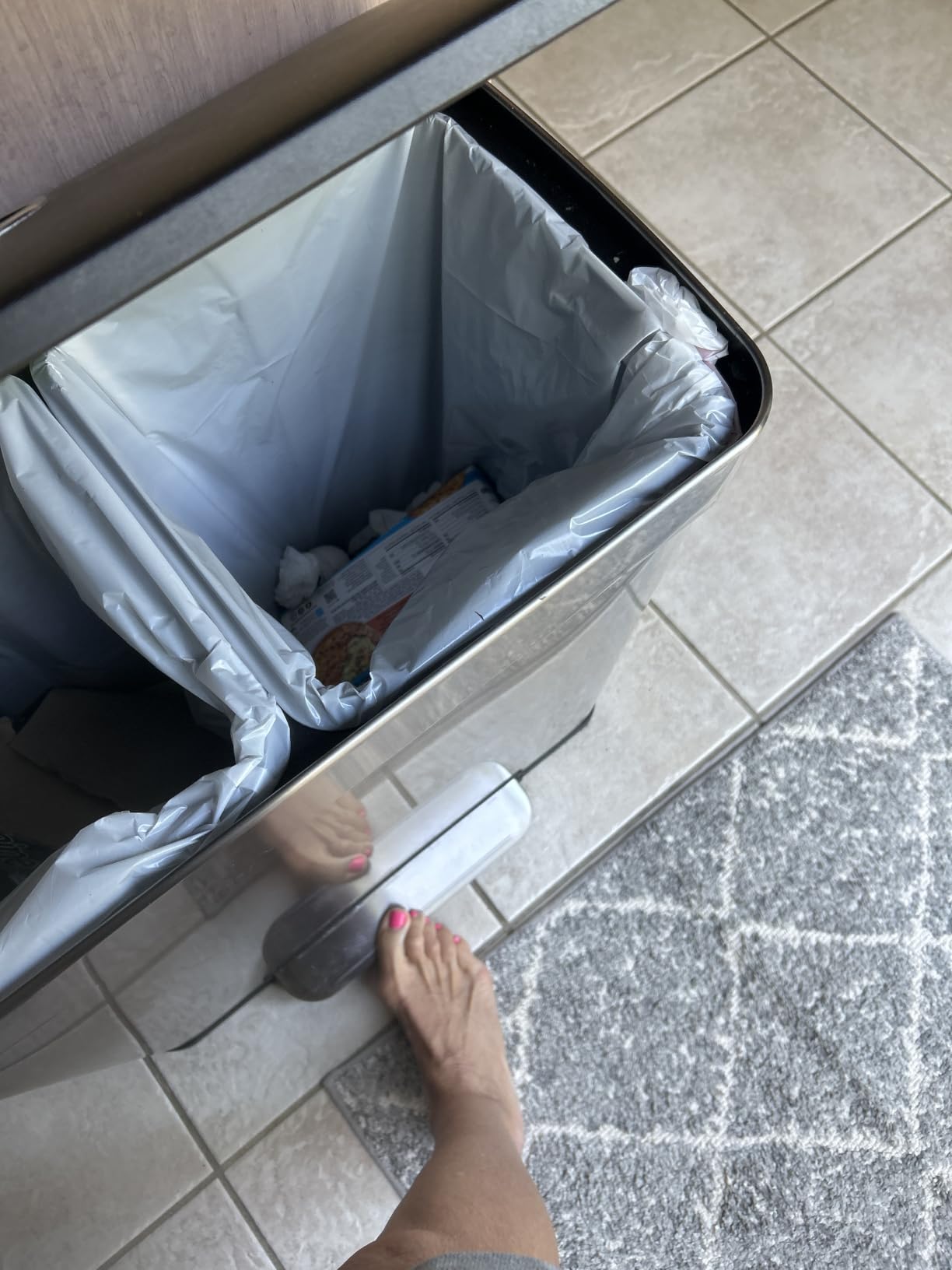 Amazon Basics Dual Compartment Recycling Trash Can with Soft-Close Lid, Fingerprint Resistant, Removable Liner Buckets, 60 Liters, Rectangular, Grey, Silver customer photo 2