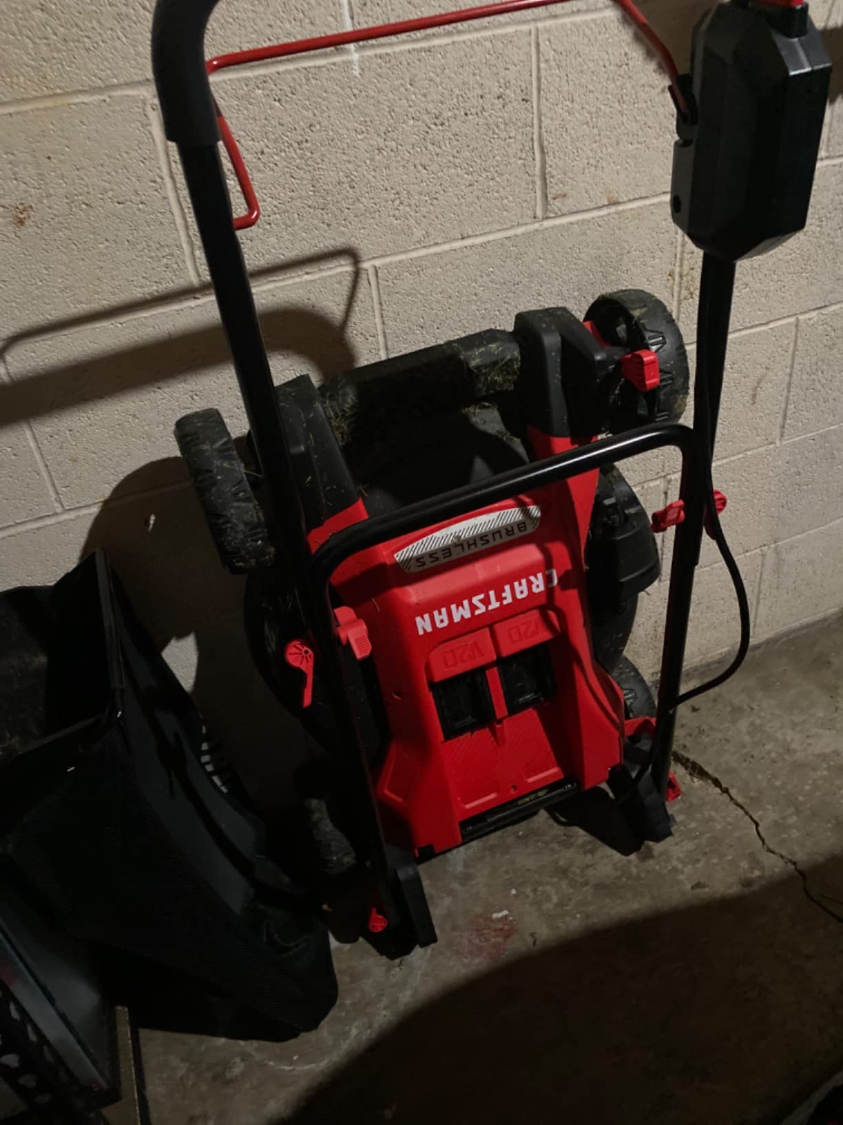 CRAFTSMAN V20 20 in Lawn Mower, 2 x 5Ah Batteries and 2 Chargers Included, High Effeciency Brushless Motor, Push Mower, Up to 50 Min of Runtime, Lightweight, Grass Bag, Low Profile (CMCMW220P2) customer photo 2