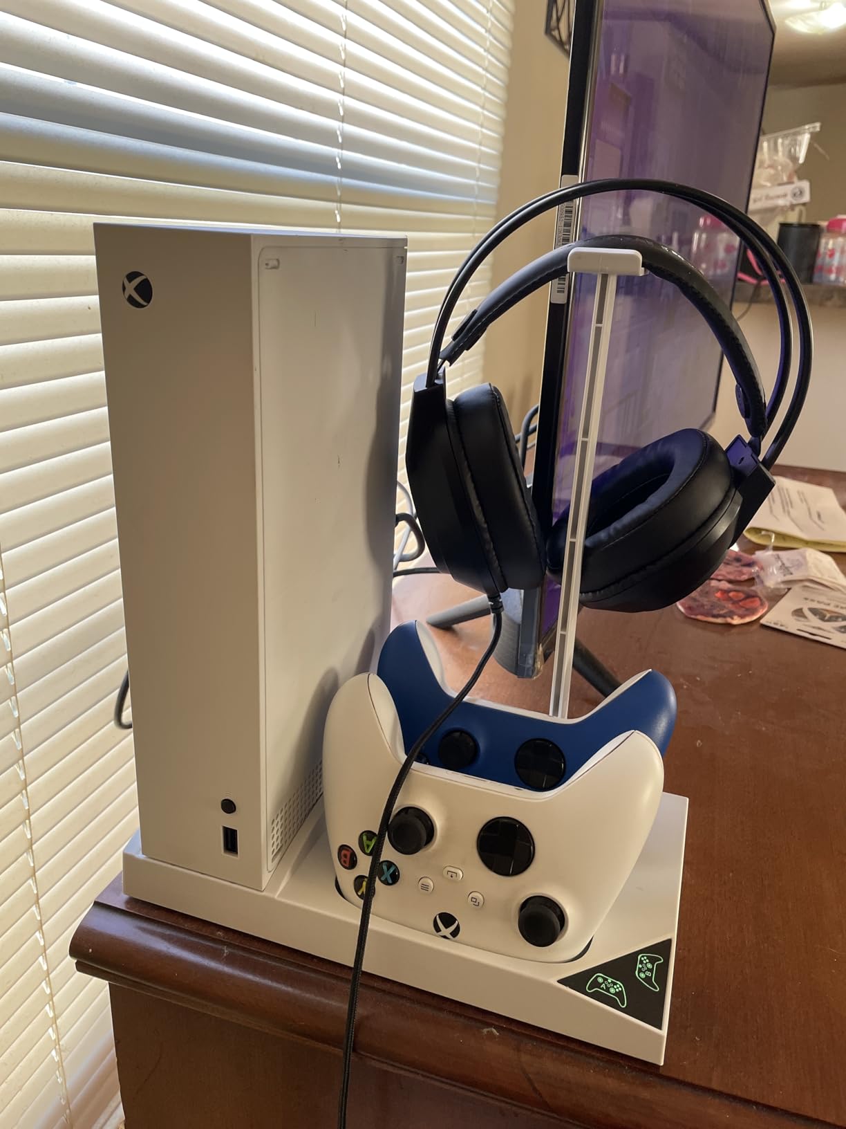 MENEEA Charger Stand Cooling Fan for Xbox Series S Console&Controller,White customer photo 1