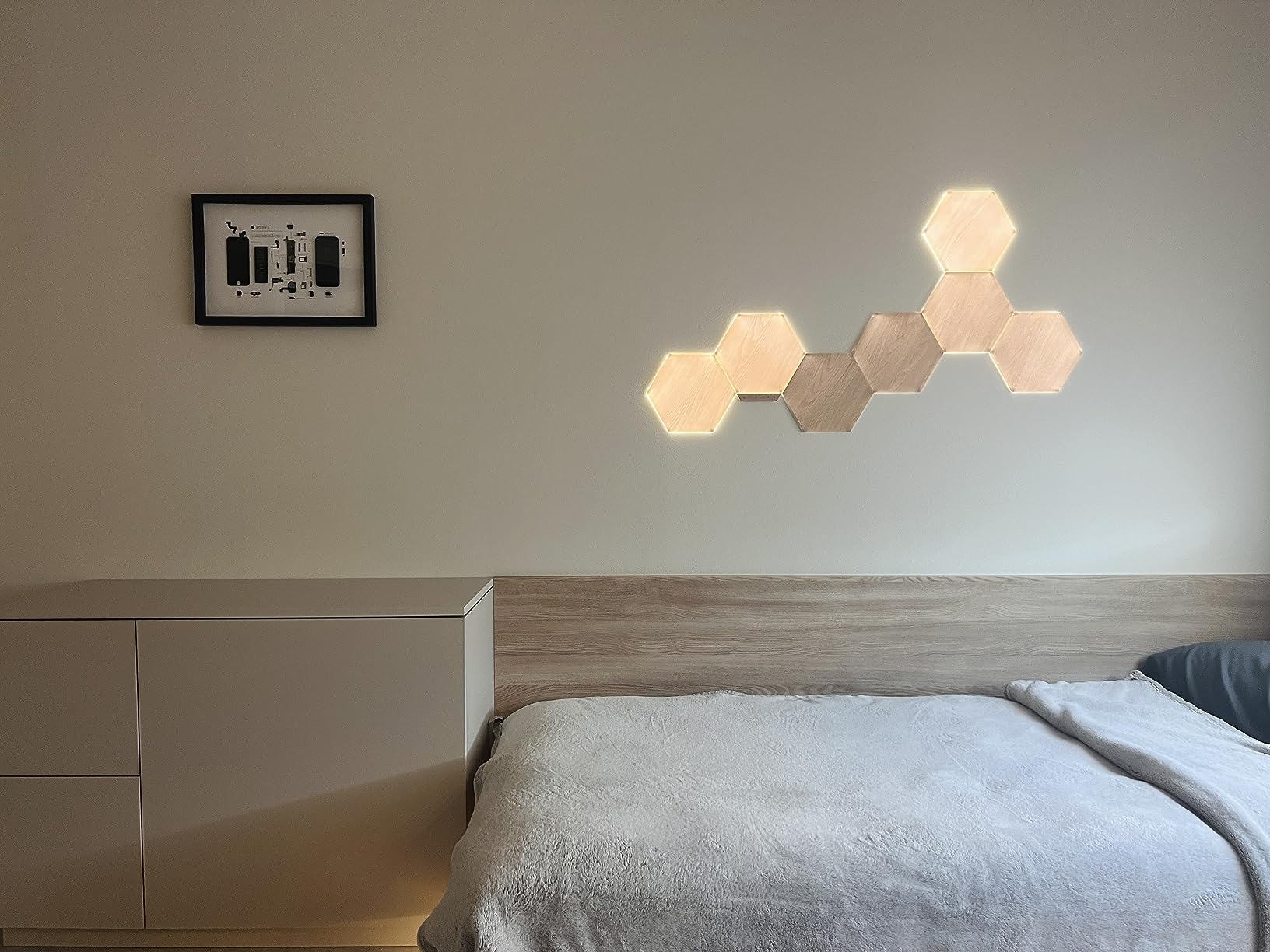 Nanoleaf Elements Hexagon Lights, Smart RGBW LED Wall Light Panels, 7 PK customer photo 2