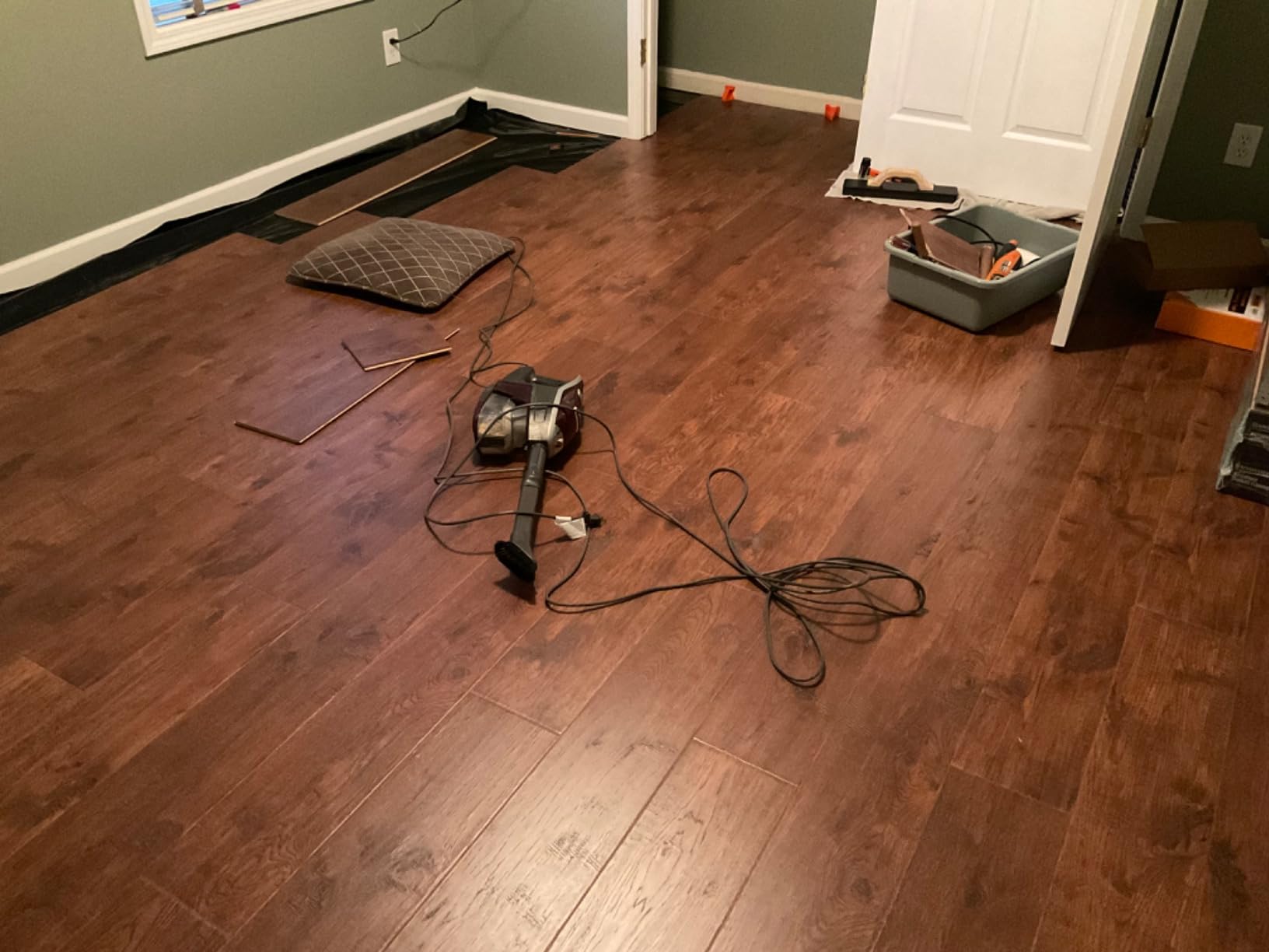 NAACOO Laminate Flooring Tools, 4in1 Pro Floor Install Kit for Vinyl Plank | Heavy Tapping Block - Knock 1-2 Times, Heavy Pull Bar Closing Gaps Near Wall, 20pc Upgrade Flooring Spacers, Rubber Mallet customer photo 2