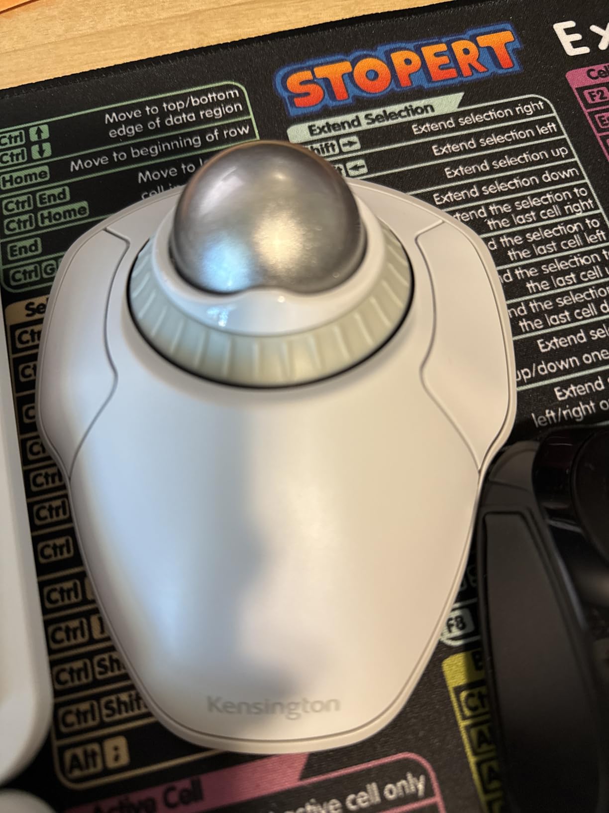 Kensington Orbit Wireless Trackball with Scroll Ring - Black-Red (K70990WW), customer photo 1