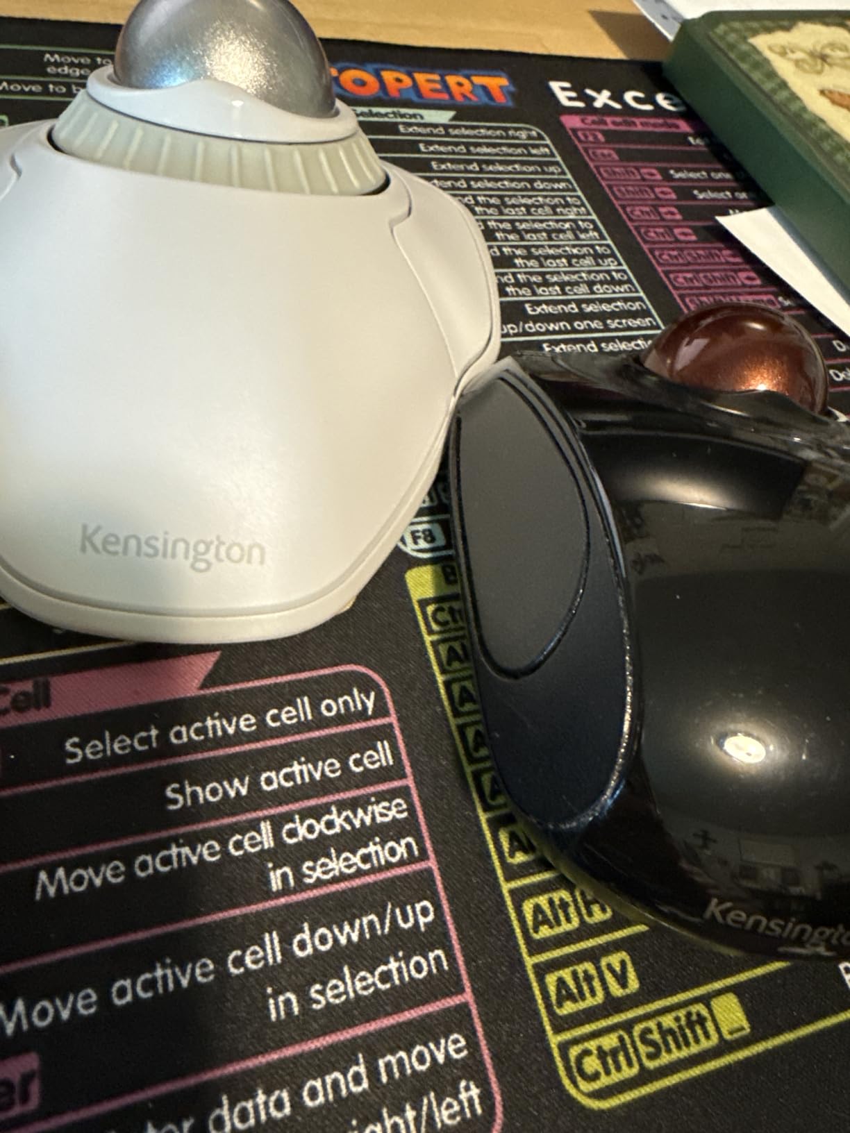 Kensington Orbit Wireless Trackball with Scroll Ring - Black-Red (K70990WW), customer photo 2