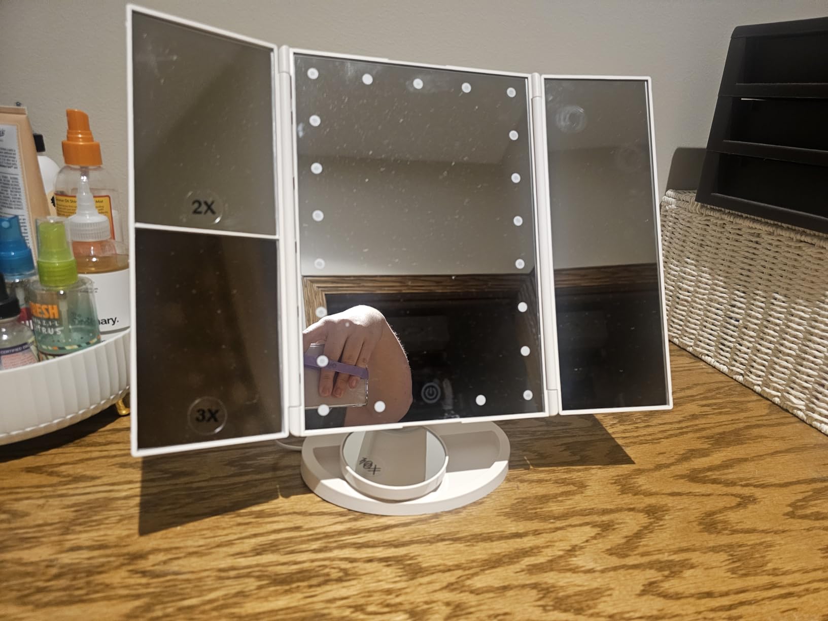 HUONUL 2X/3X/10X Magnifying Vanity Mirror with Light, Trifold Makeup Mirror customer photo 1