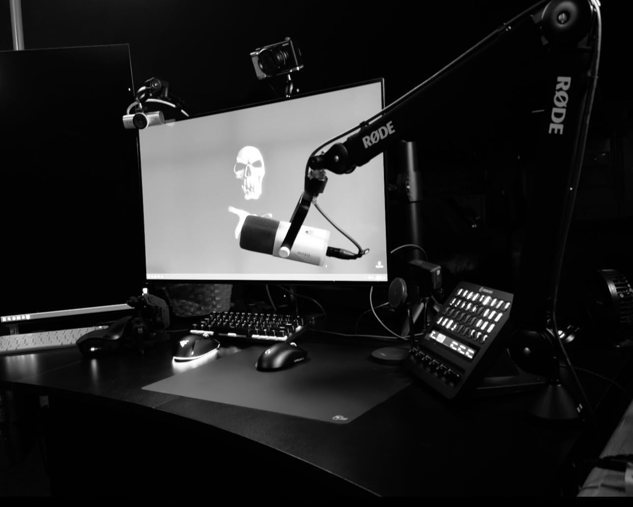 RØDE PSA1+ Professional Studio Boom Arm with Spring Damping, Black customer photo 1