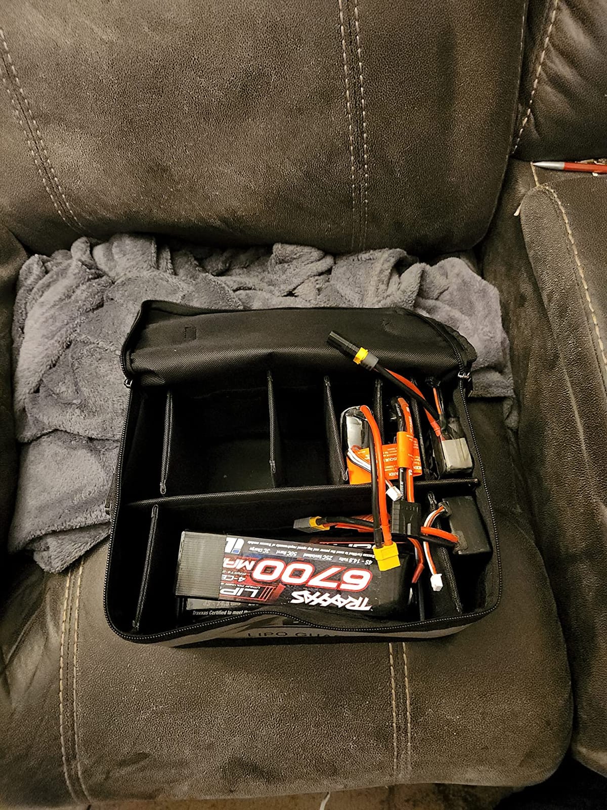 Zeee Lipo Safe Bag Battery Fireproof - 10 Cell Adjustable (10.6x6.7x6.7in) | Large Capacity Storage Guard Battery Safety Pouch for Storage Charging customer photo 1