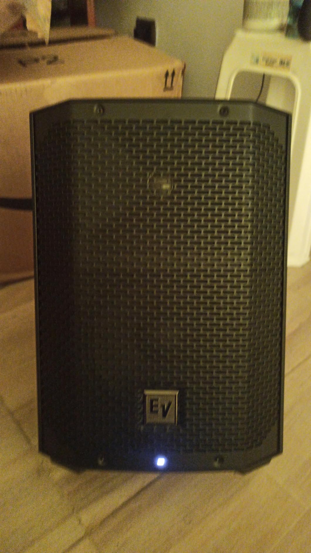 Electro-Voice Everse 8 8 Battery Powered Weatherized Pa Speaker (Black) customer photo 2