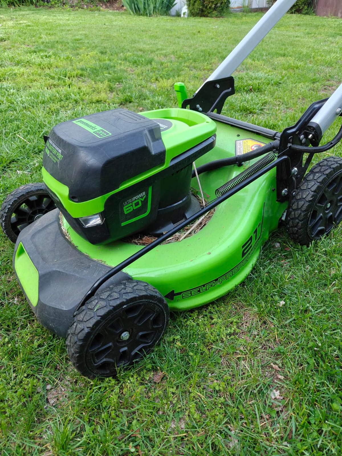 Greenworks 60V 21in Self-Propelled Lawn Mower, (2) 4.0 Ah Battery Kit customer photo 2