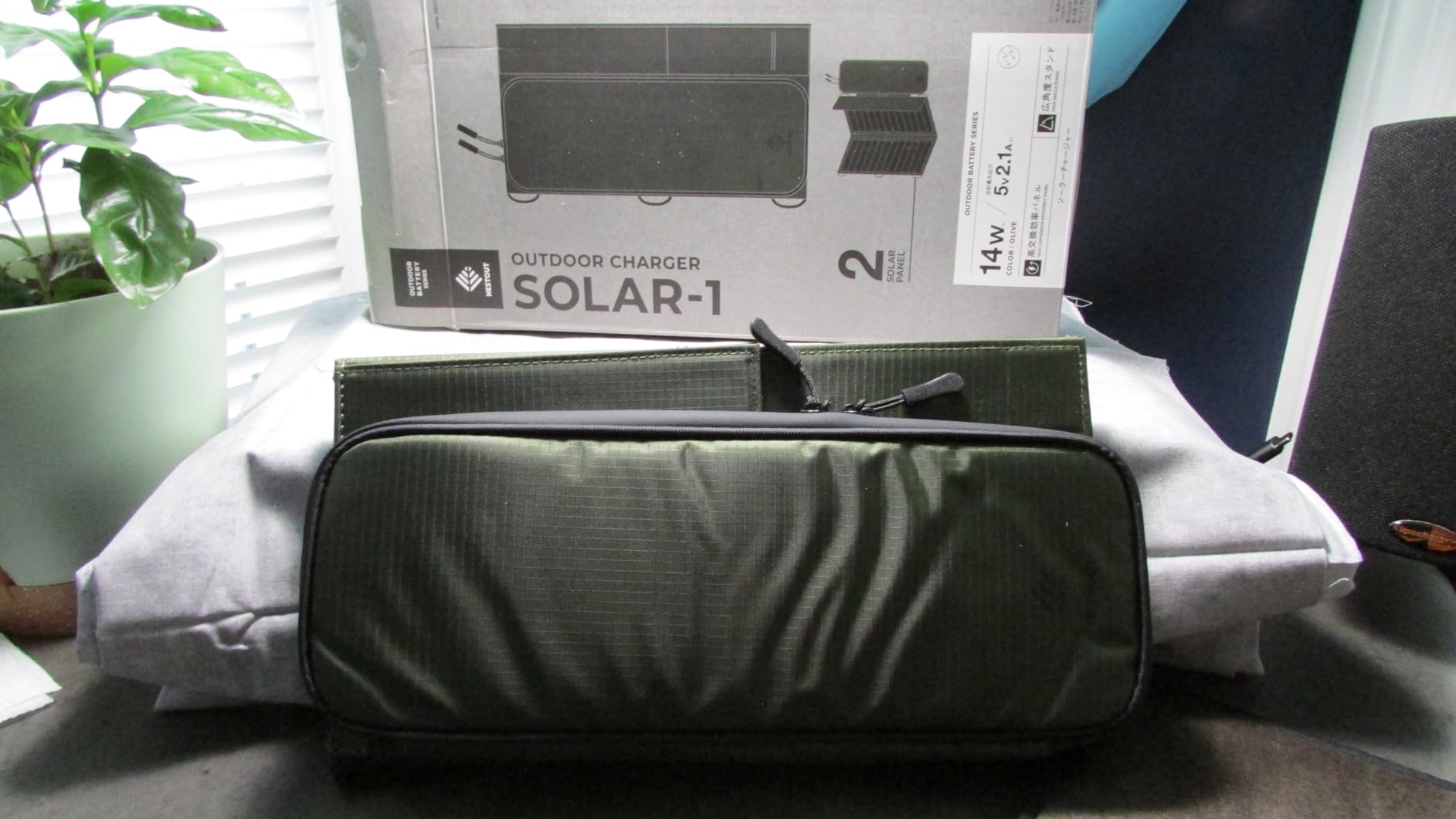 ELECOM NESTOUT Portable Solar Panel, Dual USB-A Ports, 28W Power Generation Charger for Phone Camping, Durable Water-Resistant Ripstop Nylon, Foldable Lightweight, Adjustable Stands (4-Panel) customer photo 1