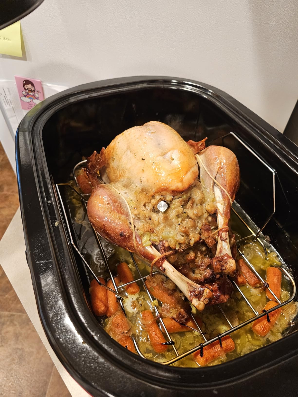 AROMA 18Qt. Roaster Oven with Self-Basting Lid, Fits 22-lb. Turkey, Adjustable Temperature Settings, Keep Warm Setting, Red (ART-718R) customer photo 2