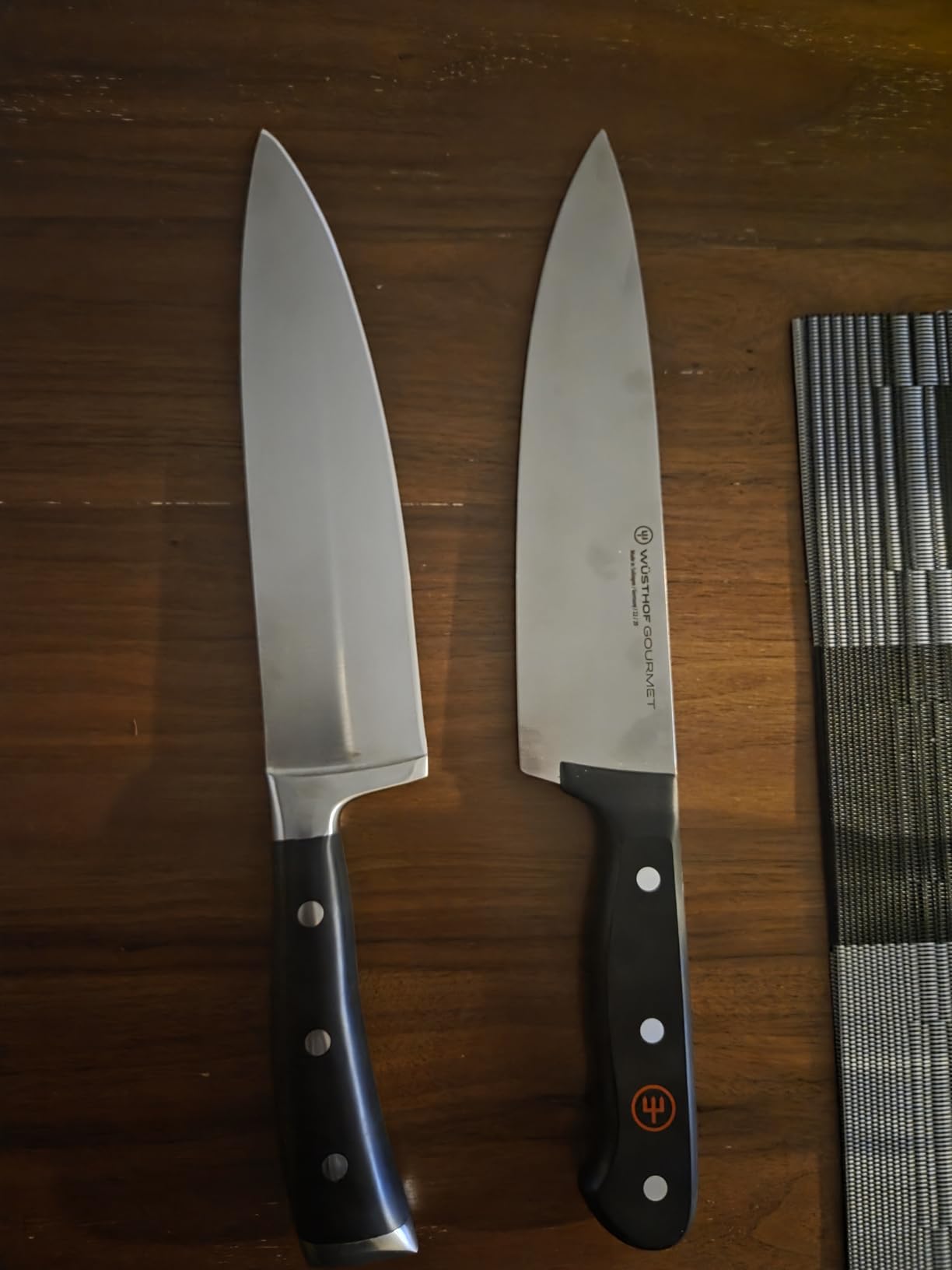Amazon Basics Classic 8-inch Full Tang High Carbon Stainless Steel Chef's Knife, Multipurpose Kitchen Knife with Three Rivets, Silver customer photo 2