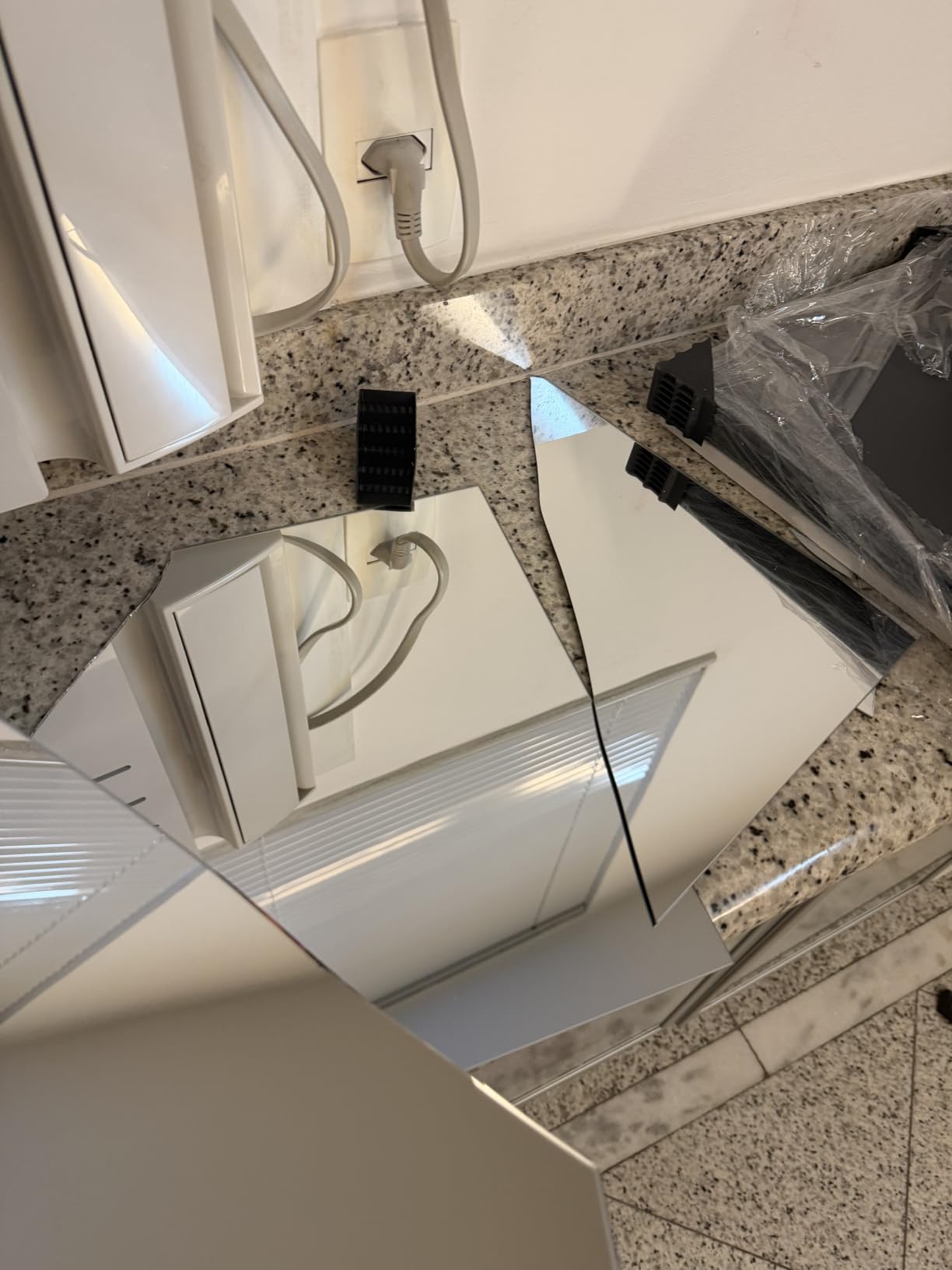 Delma Home Gym Mirrors, 12'' x 12'' Glass Mirror Tiles, 16 PCS customer photo 2