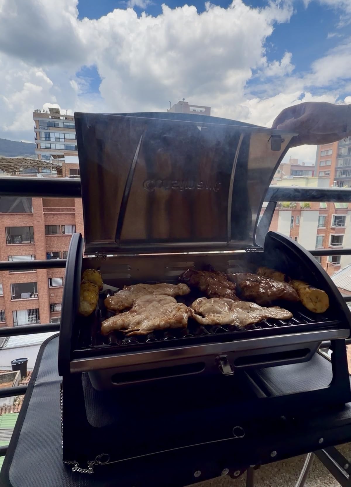 Cuisinart Gas Grill with Locking Lid, Portable, 8,000 BTU, 10 lbs. customer photo 2