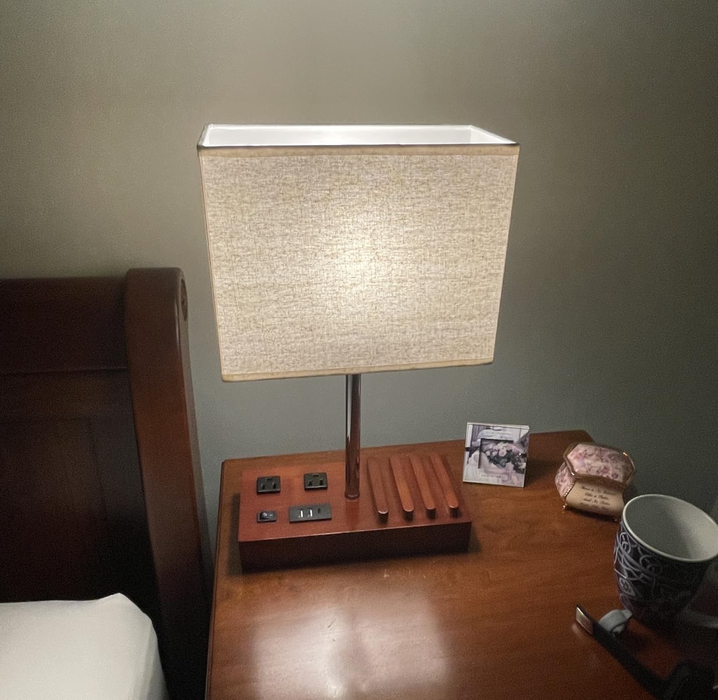 Briever USB Table Lamp, Multi-Functional Desk Lamp with 2 AC Outlets, Bedside Lamp with 3 USB Charging Ports and Wooden Phone Stands, Nightstand Lamp for Bedroom, Livingroom, Office, Linen Shade customer photo 1