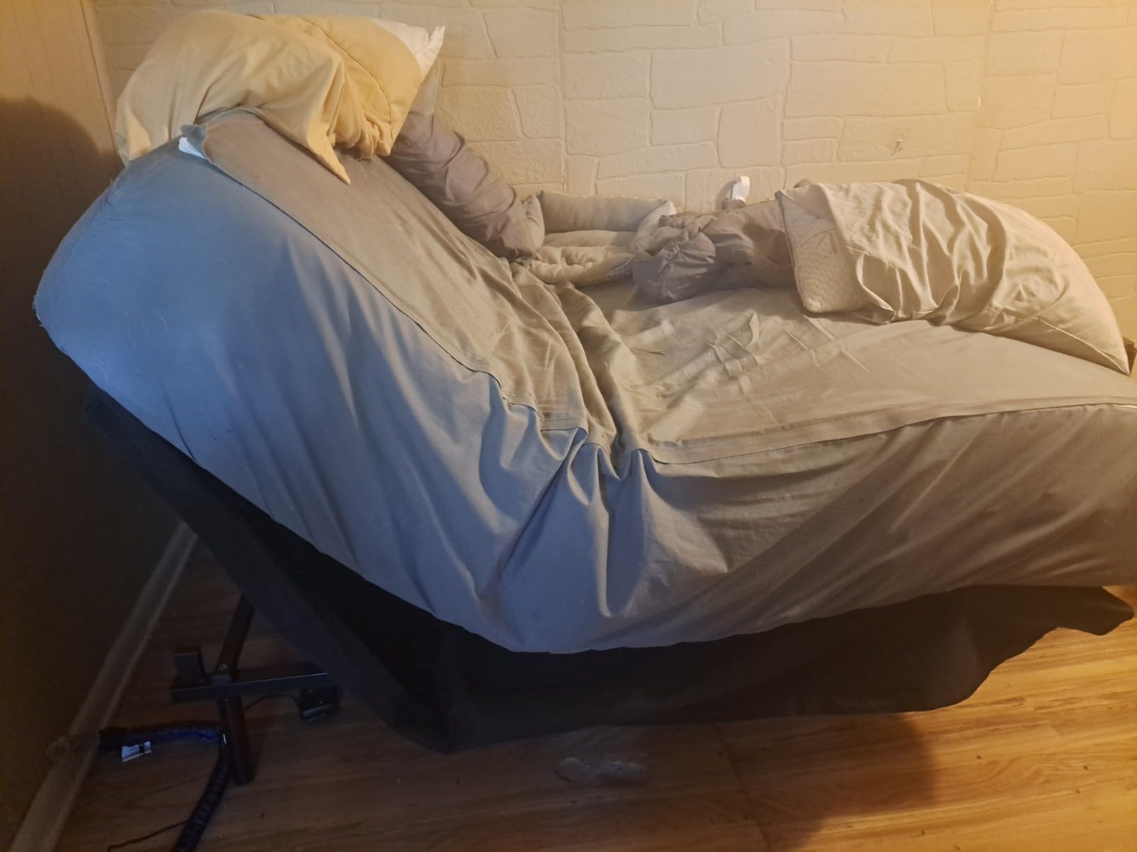 SHA CERLIN Electric Adjustable Queen Size Bed Base customer photo 2