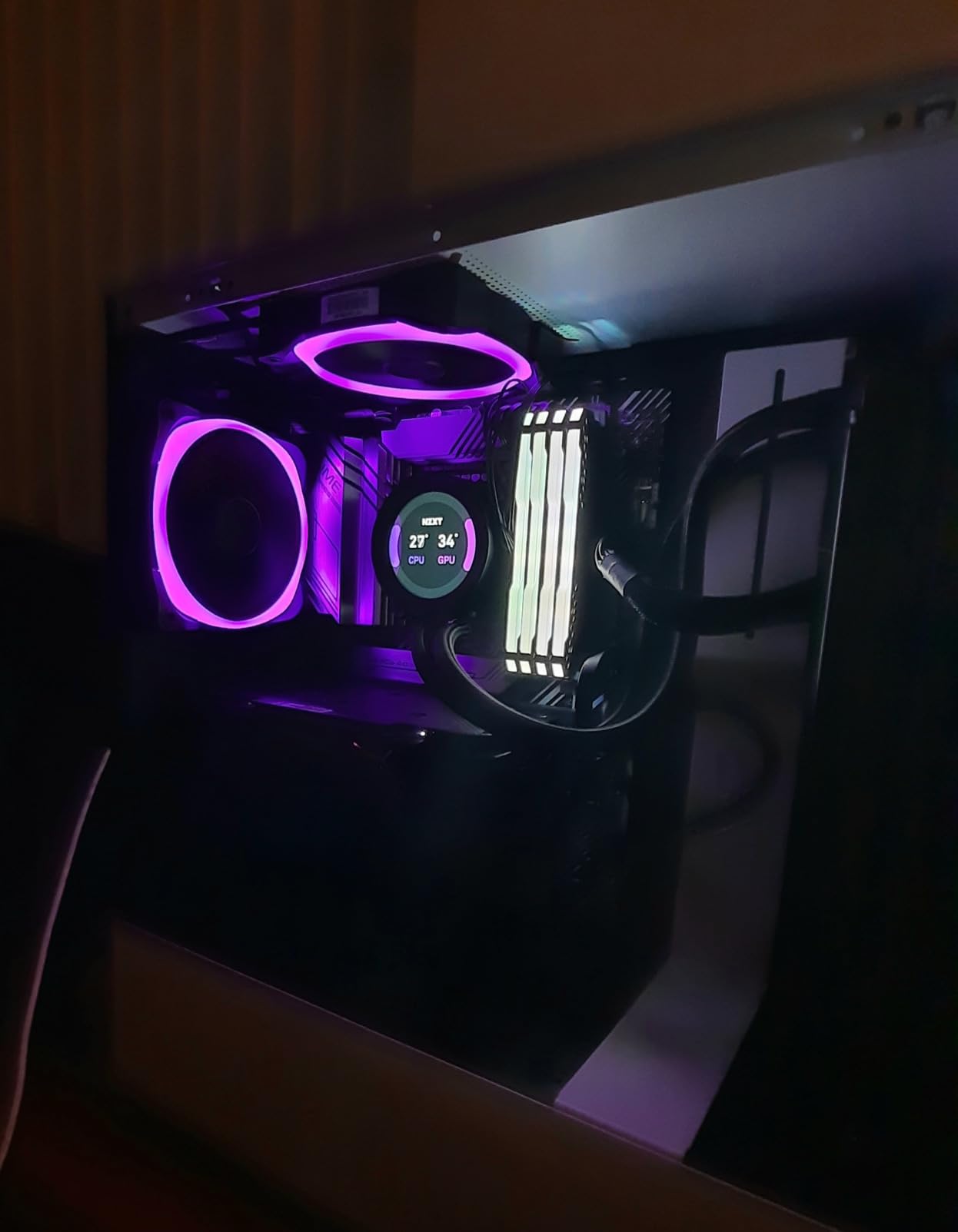 NZXT RGB & Fan Controller - AC-CRFR0-B1-6 RGB Lighting Channels - 3 Fan Channels - RGB Lighting Customization - Black customer photo 1