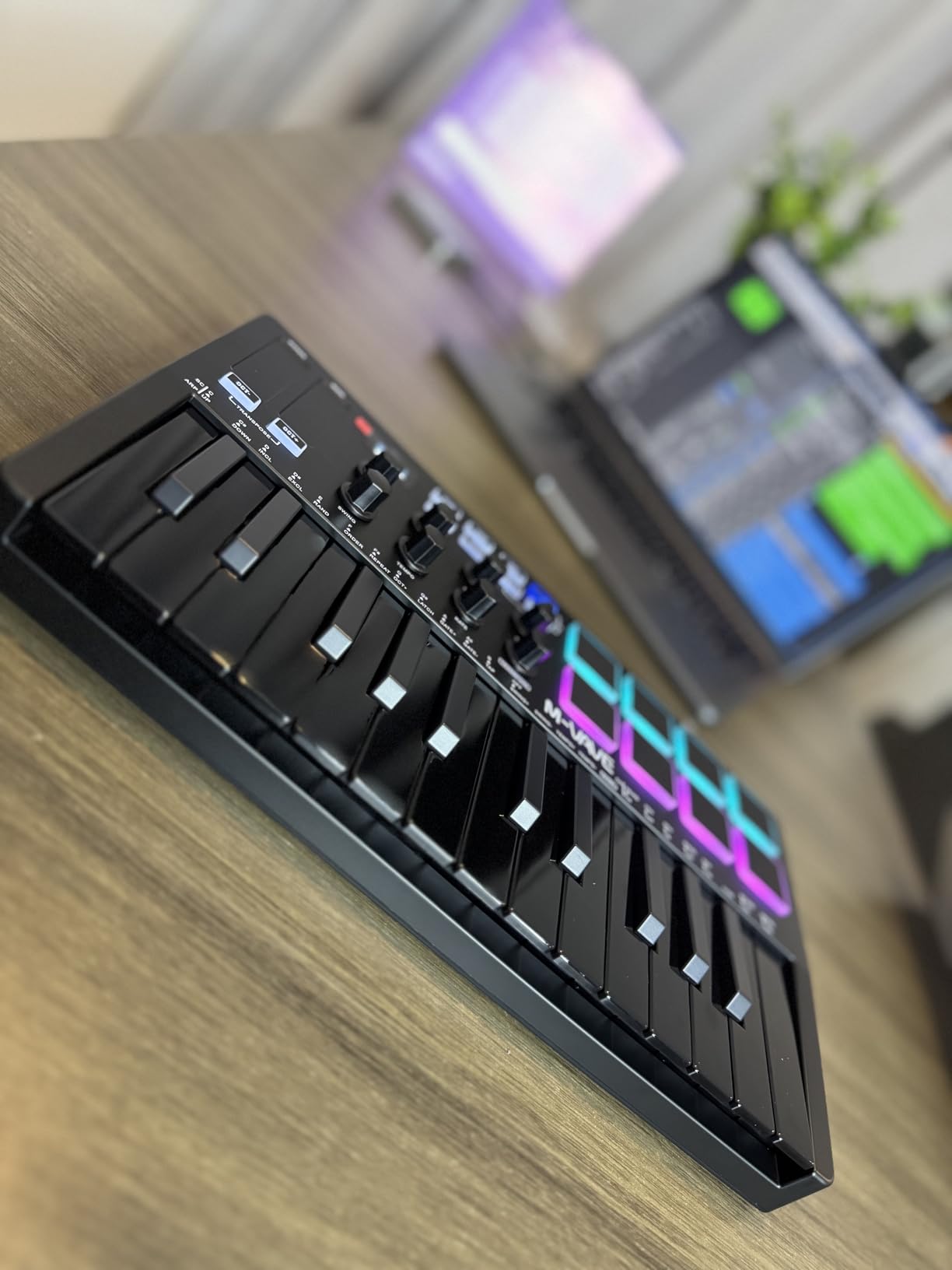 M-VAVE 25 Key USB MIDI Keyboard Controller With 8 Backlit Drum Pads, Bluetooth Semi Weighted Professional dynamic keybed 8 Knobs and Music Production,Software Included (Black) customer photo 2