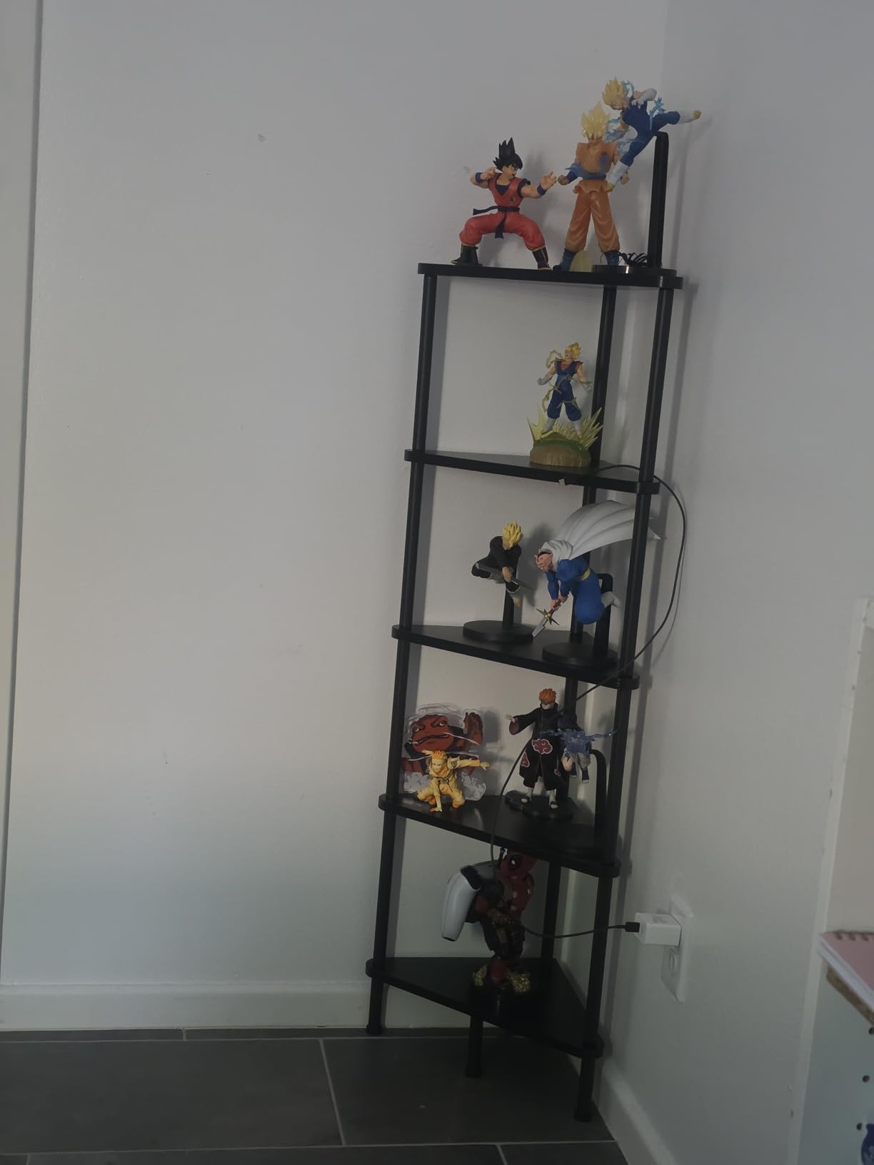 HOOBRO Corner Shelf Stand, Industrial 5-Tier Corner Bookshelf with Metal Frame, Plant Display Shelf, Small Bookcase for Small Spaces, Bedroom, Living Room, Rustic Brown BF33CJ01 customer photo 2