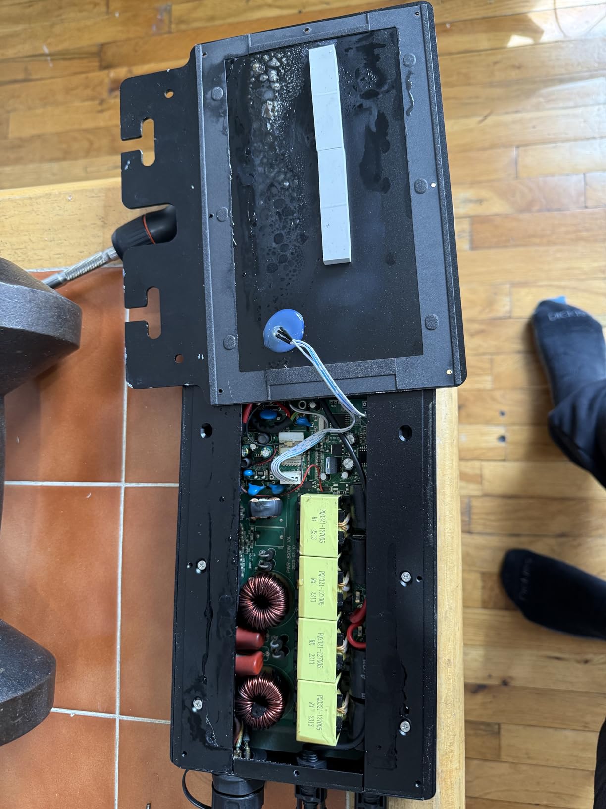 800W Solar Grid Tie Micro Inverter, Control Automatic Identification Power Inverters DC to AC Solar Inverter 120V 230V(Black US Plug) customer photo 1