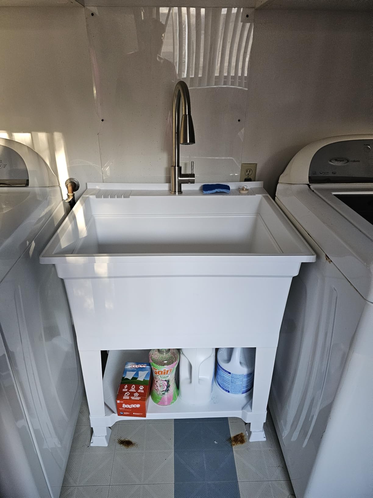 UTILITYSINKS Freestanding Utility Sink - Quick Connect Drain - 24 x 24 in customer photo 1