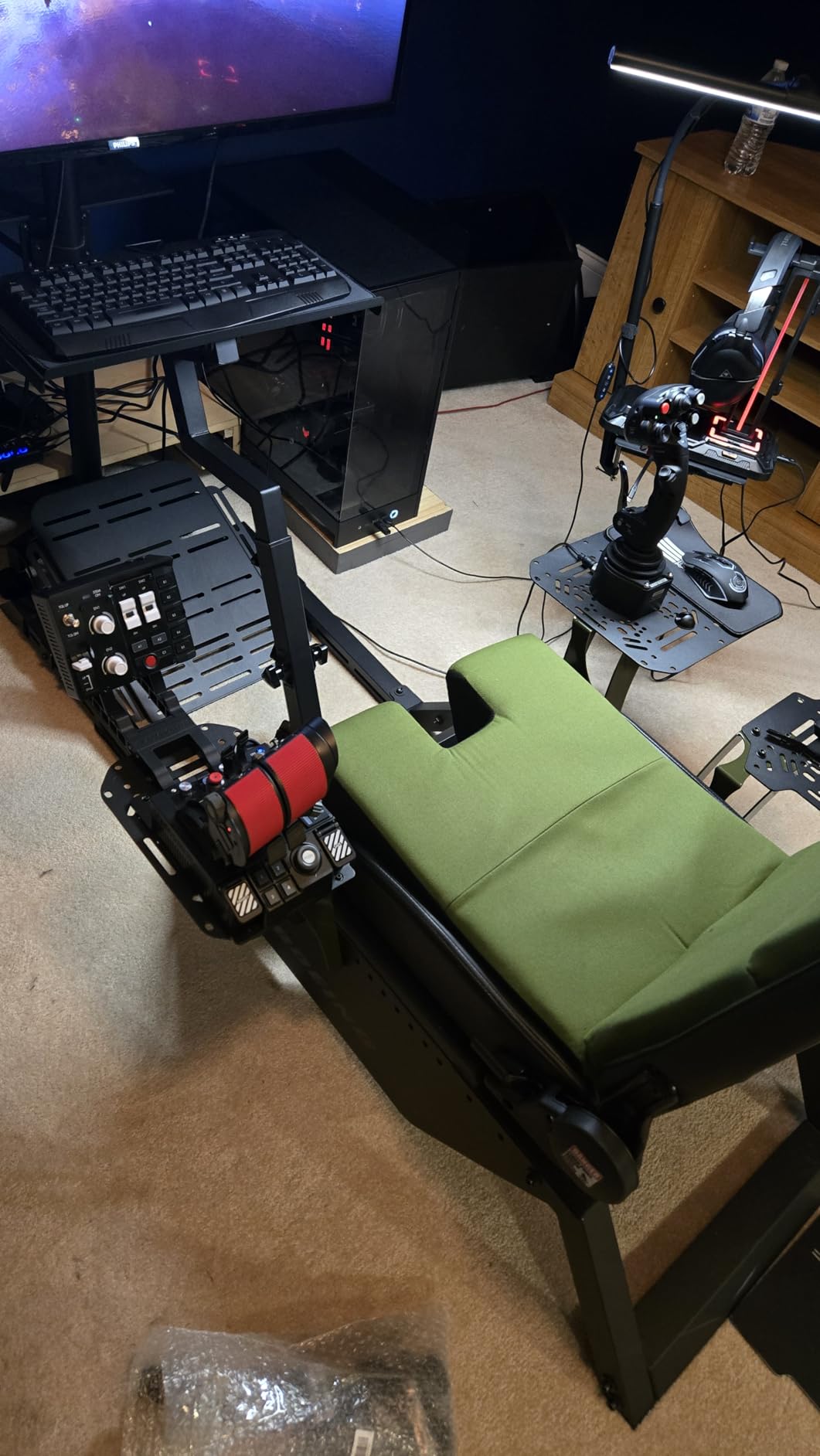 Next Level Racing Flight Simulator Cockpit: Boeing Military Edition customer photo 1
