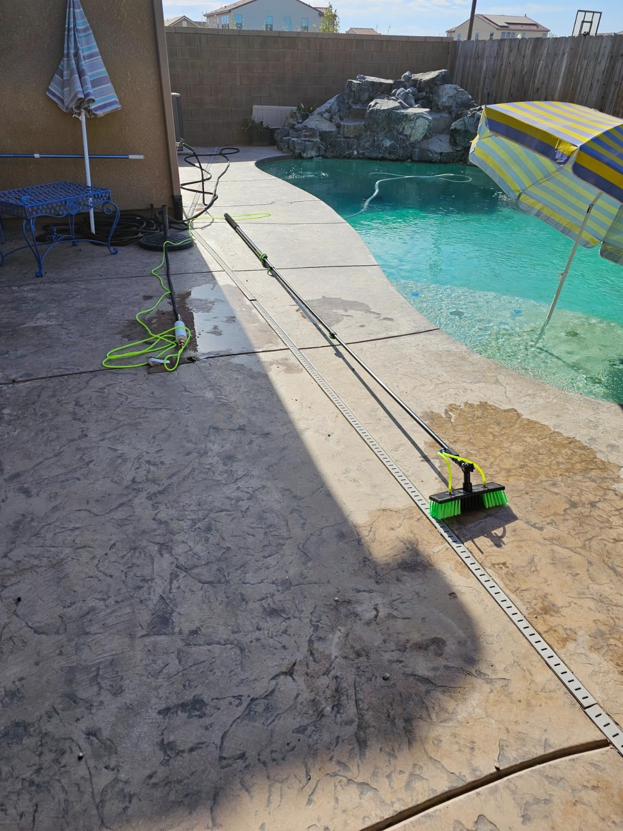 30 Foot (Long Reach) Solar Panel Cleaning Brush & Pole with Inline Water Filter System for Solar Panel and Window Cleaning Extendable Water Fed Pole Cleaning Kit customer photo 1