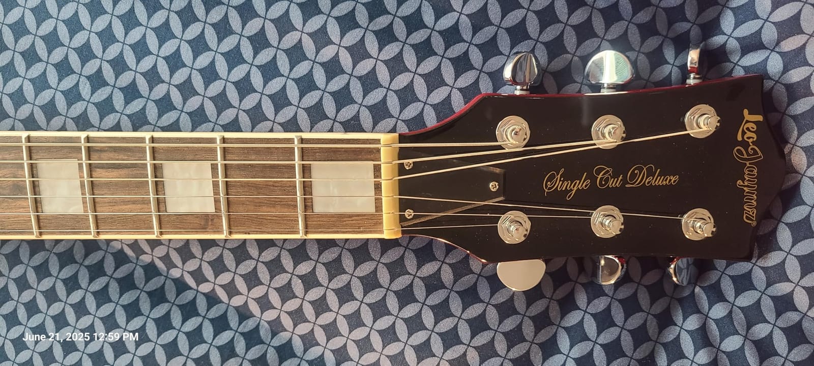 Leo Jaymz 39” Electric Guitar Les Paul Style - Mahogany Body and Neck - Curved top Exquisite Flame Maple Veneer - Newly upgraded Alnico V Pickups, Powerful and Pure (Rio) customer photo 2