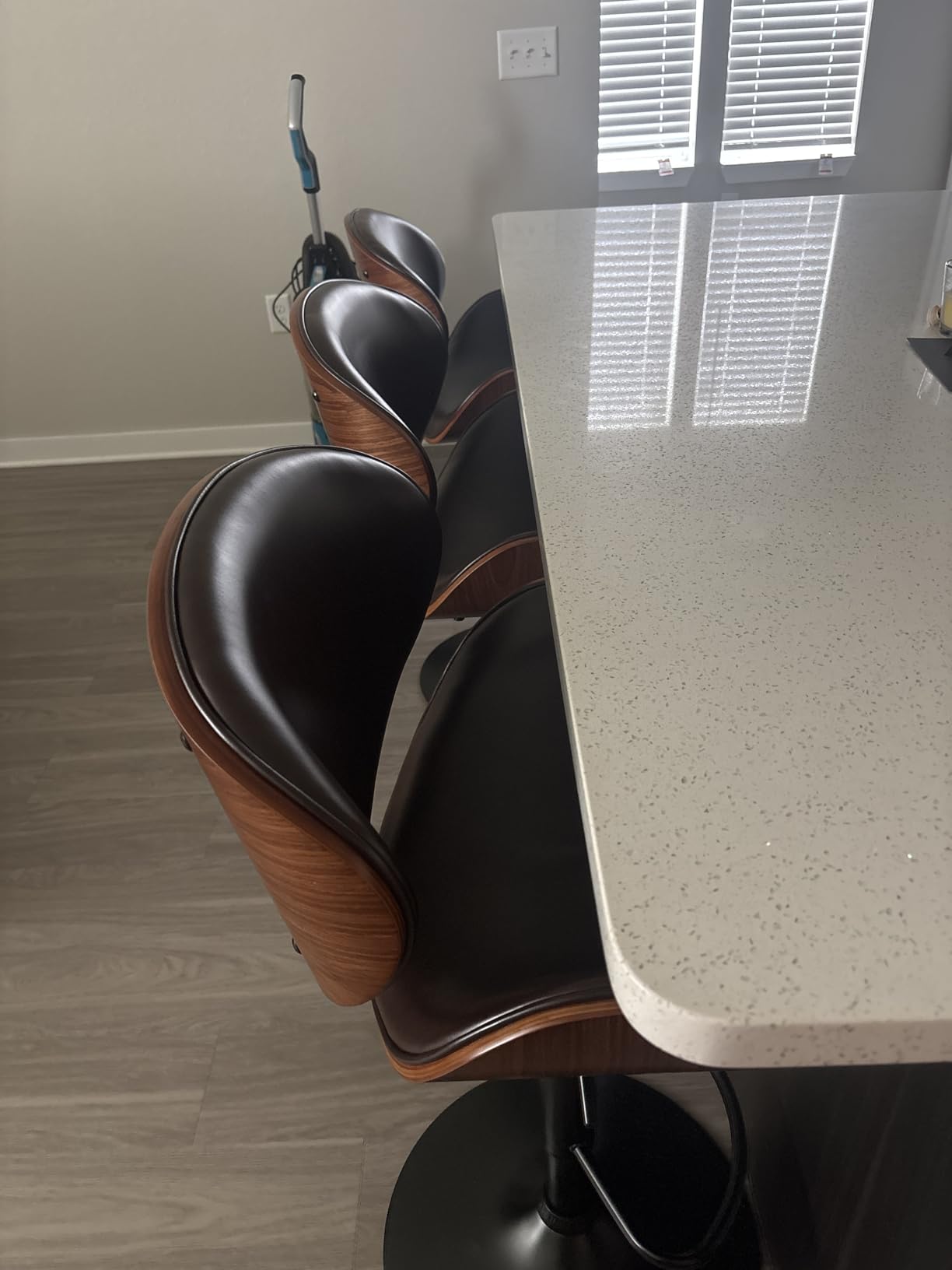 YaFiti Swivel Bar Stools Set of 2, Bar Stools for Kitchen Counter, Black customer photo 1