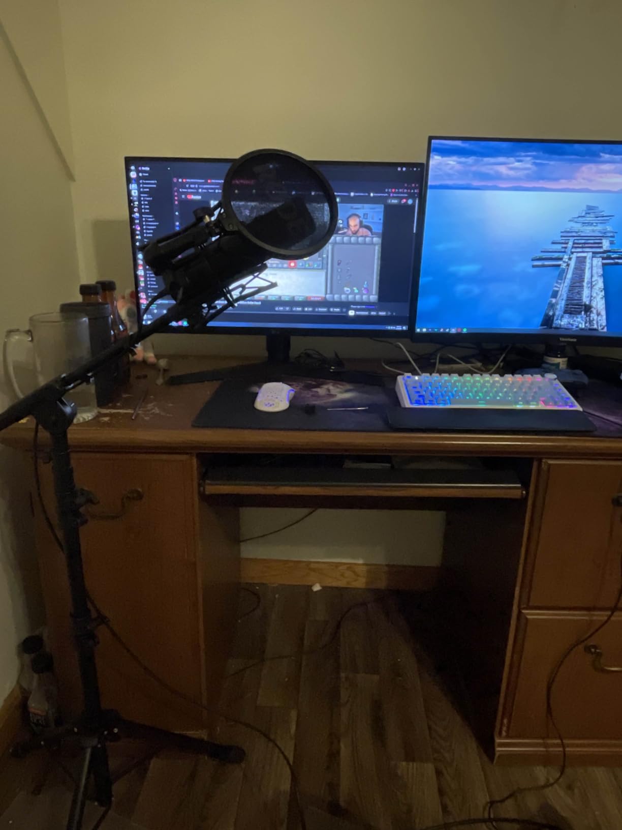 RØDE NT1 5th Gen Studio Condenser Microphone, XLR + USB-C, Silver customer photo 2