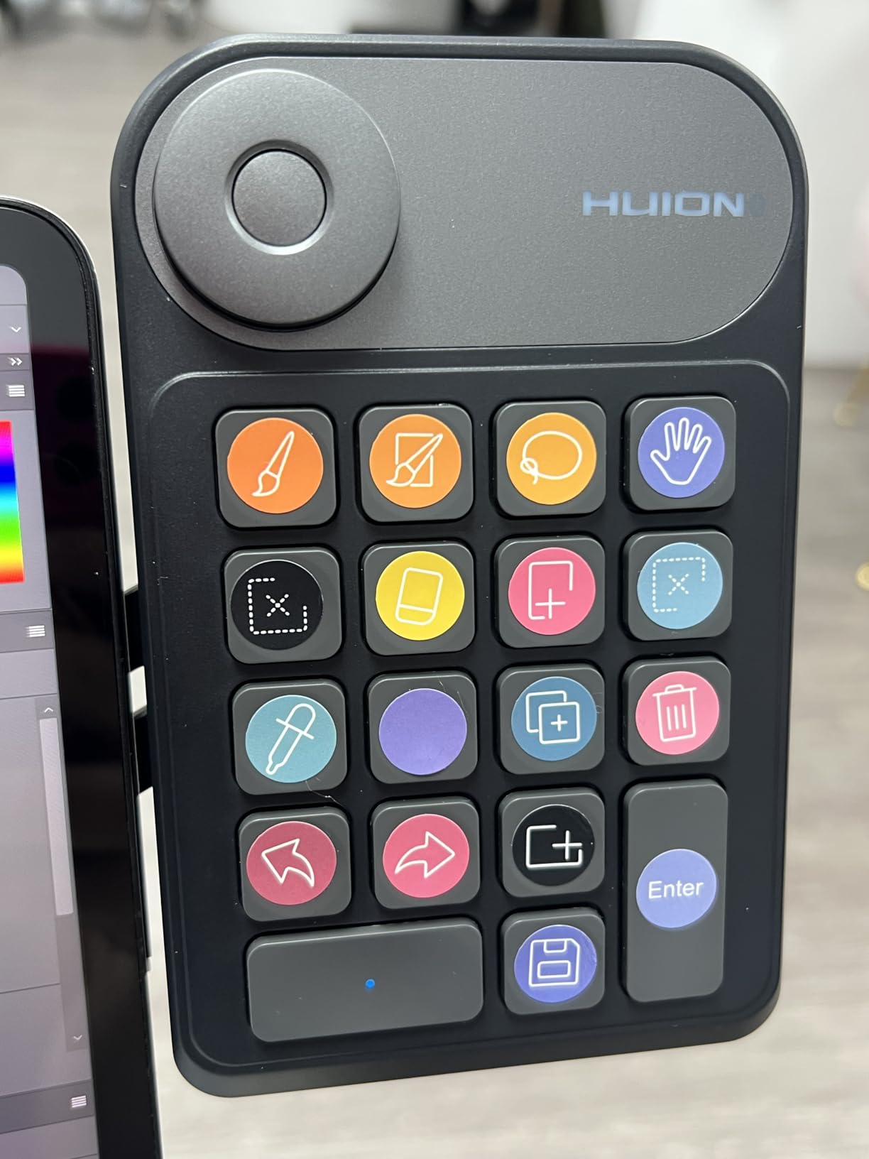 HUION Keydial Mini Bluetooth Programmable Keypad with Dial 18 Shortcut Keys customer photo 2