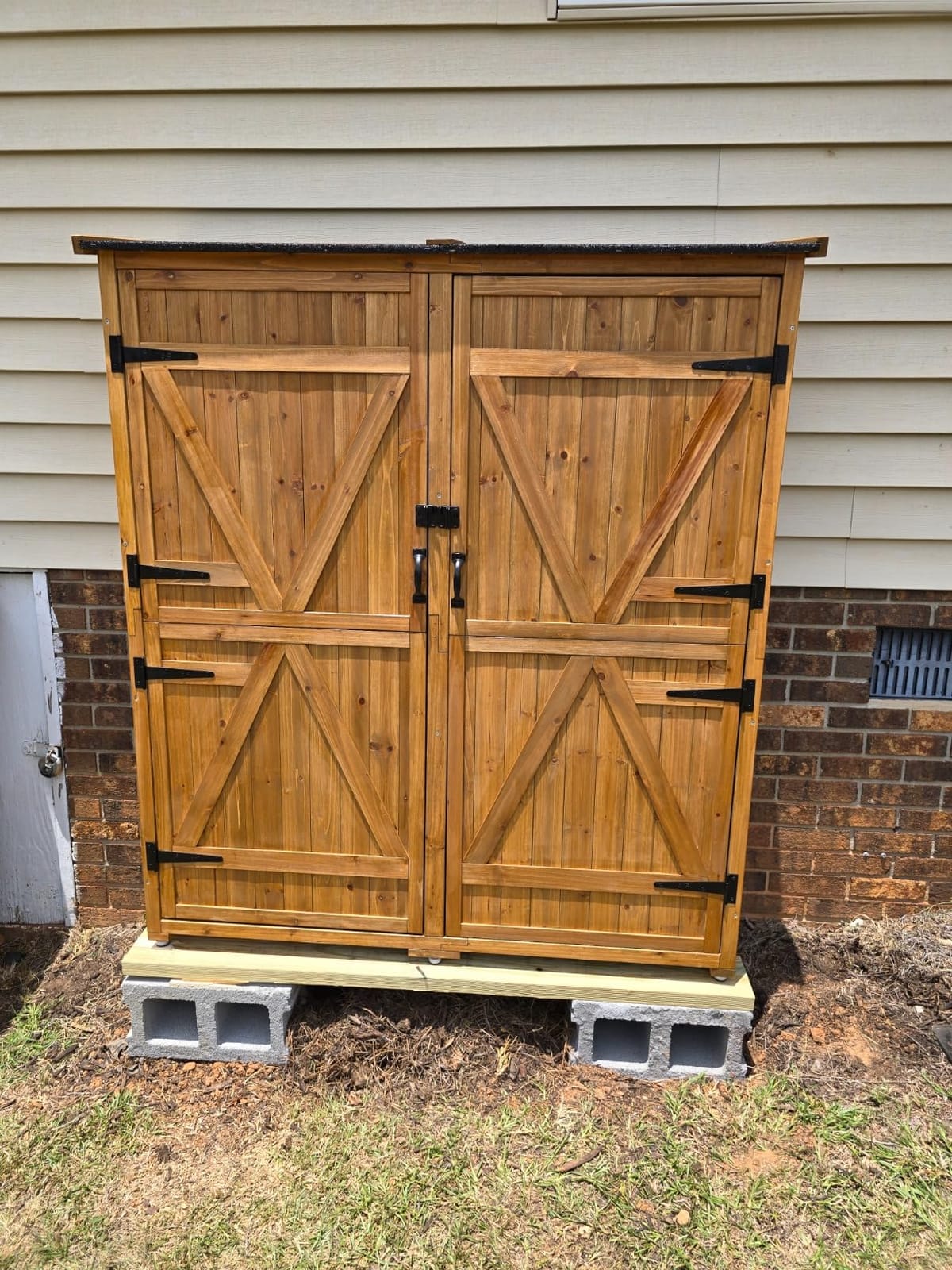 Gizoon Outdoor Cabinet, Waterproof Roof, Double Lockable Wooden Shed customer photo 1