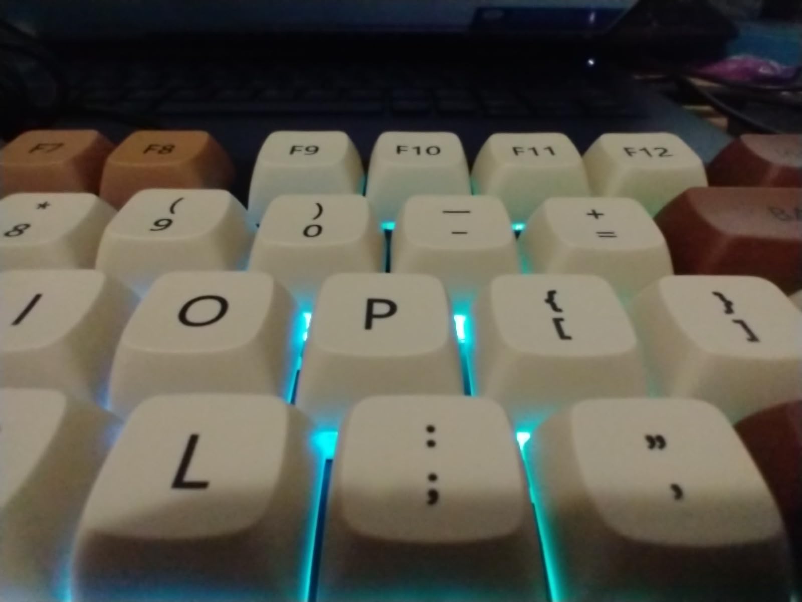 Owpkeenthy Retro Carbon Keycaps SA Profile 150-Key Custom Doubleshot ABS Key Caps Set with Split Spacebar for US and UK Layouts Mechanical Gaming Keyboard(ASA/Carbon) customer photo 1