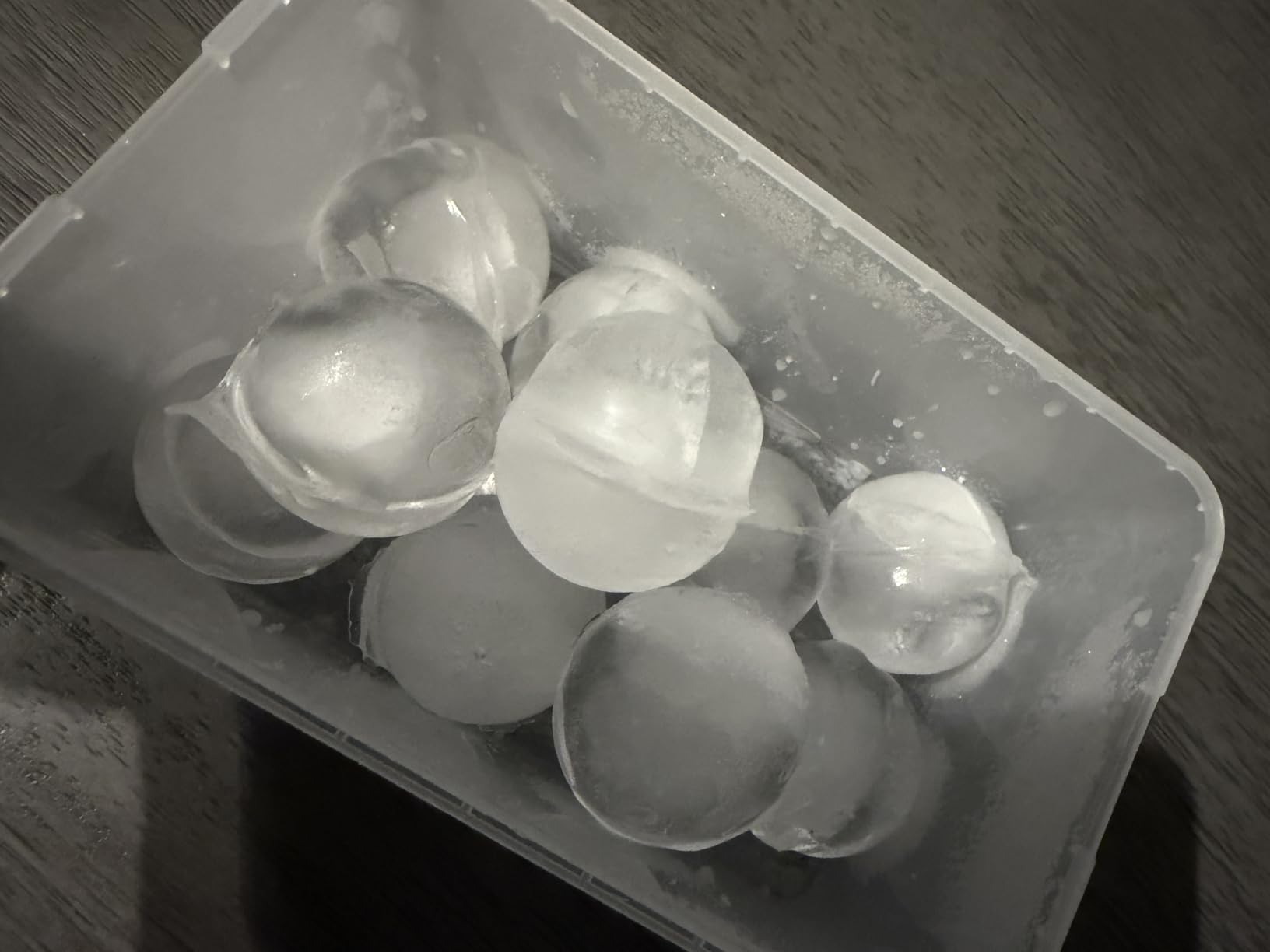 WIBIMEN 2.5-Inch Large Ice Cube Molds, 2-Pack Round Ice Ball Molds customer photo 1