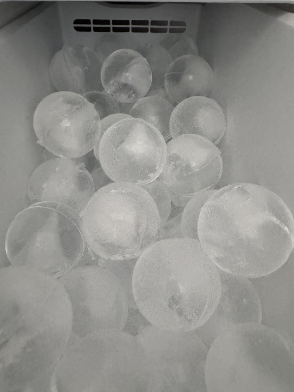 WIBIMEN 2.5-Inch Large Ice Cube Molds, 2-Pack Round Ice Ball Molds customer photo 2